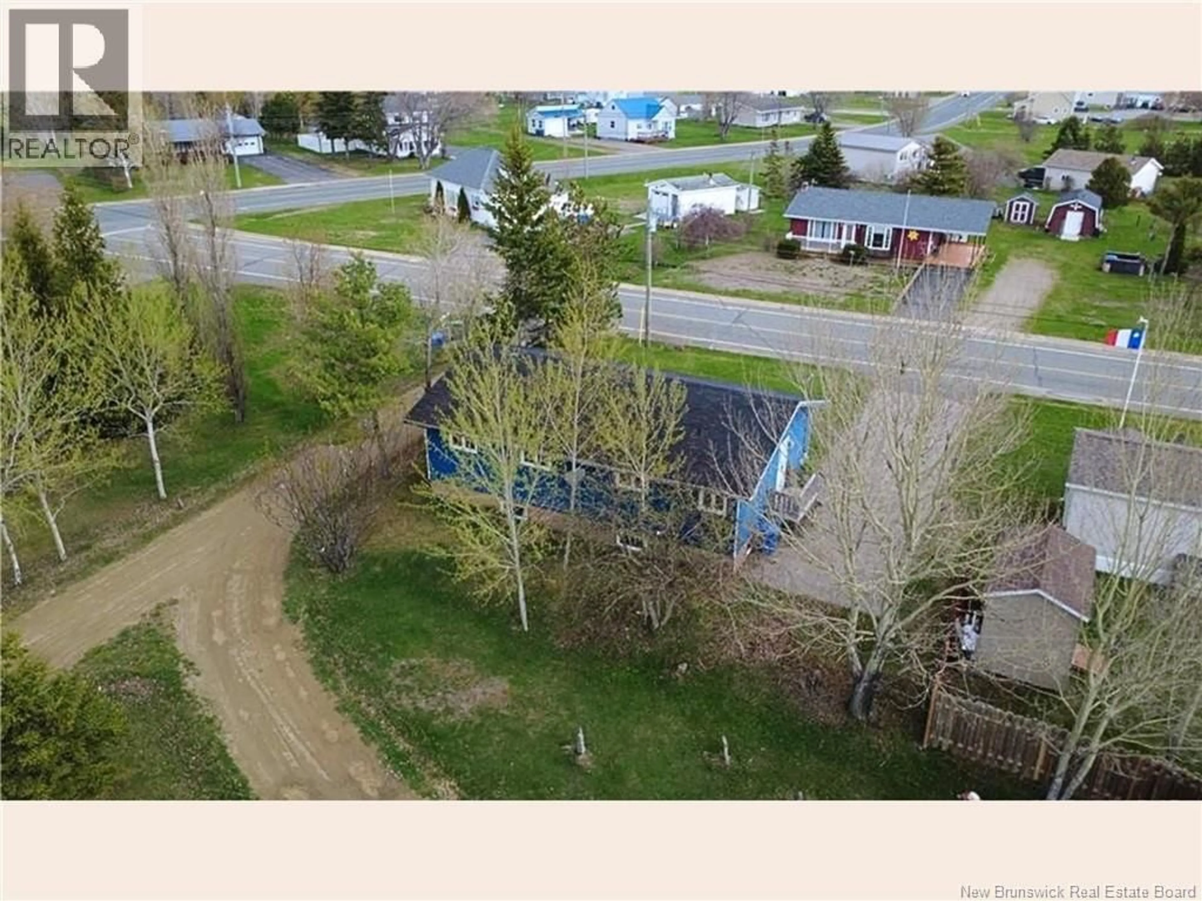 A pic from outside/outdoor area/front of a property/back of a property/a pic from drone, unknown for 2938 RUE CHIASSON, Bas-Caraquet New Brunswick E1W5V7