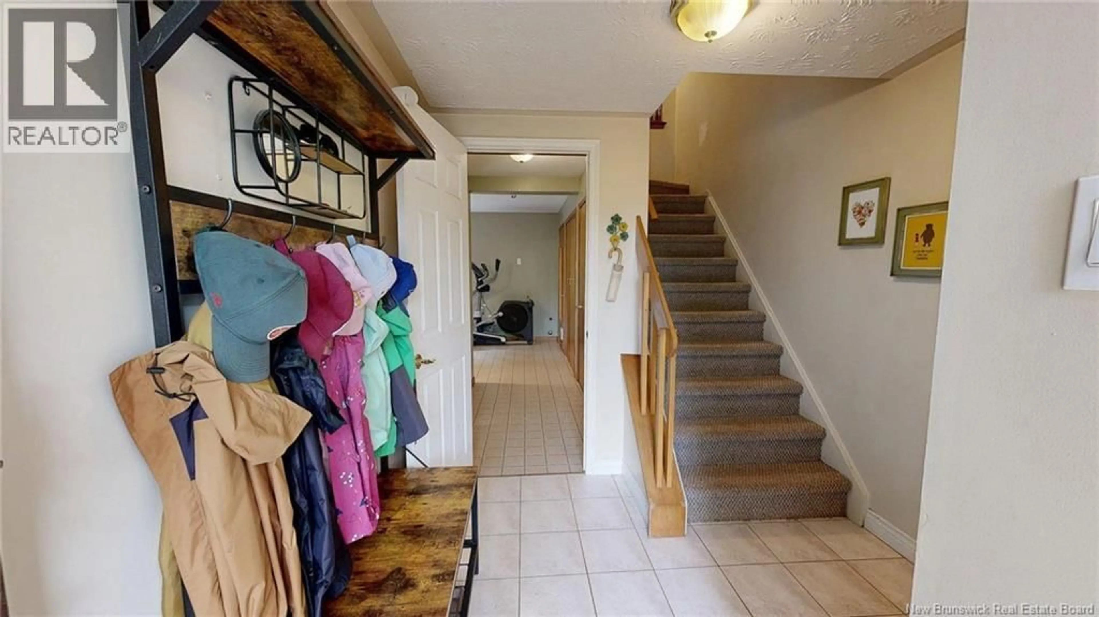 Indoor foyer for 41 HILLSVIEW CRESCENT, Rothesay New Brunswick E2E3N4