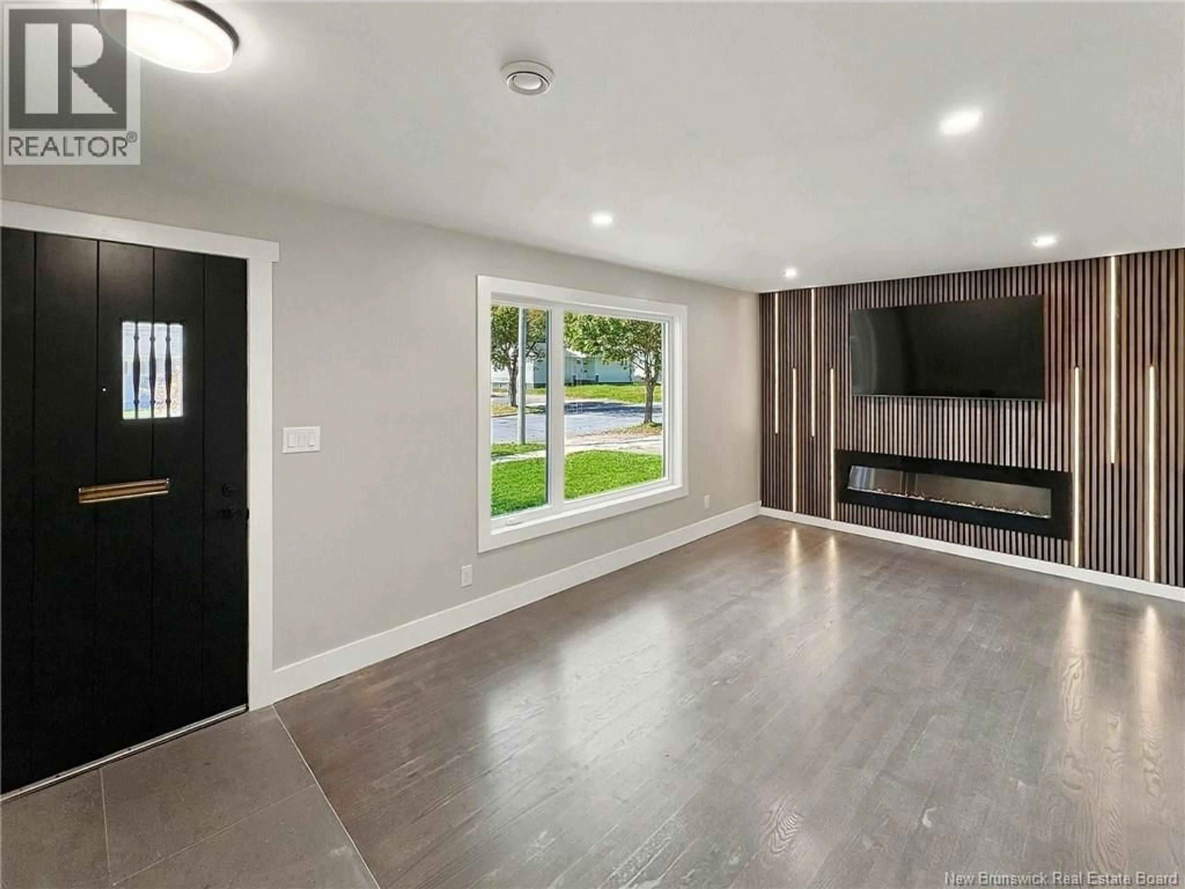 Indoor entryway for 85 MOUNT ROYAL BOULEVARD, Moncton New Brunswick E1E2V3