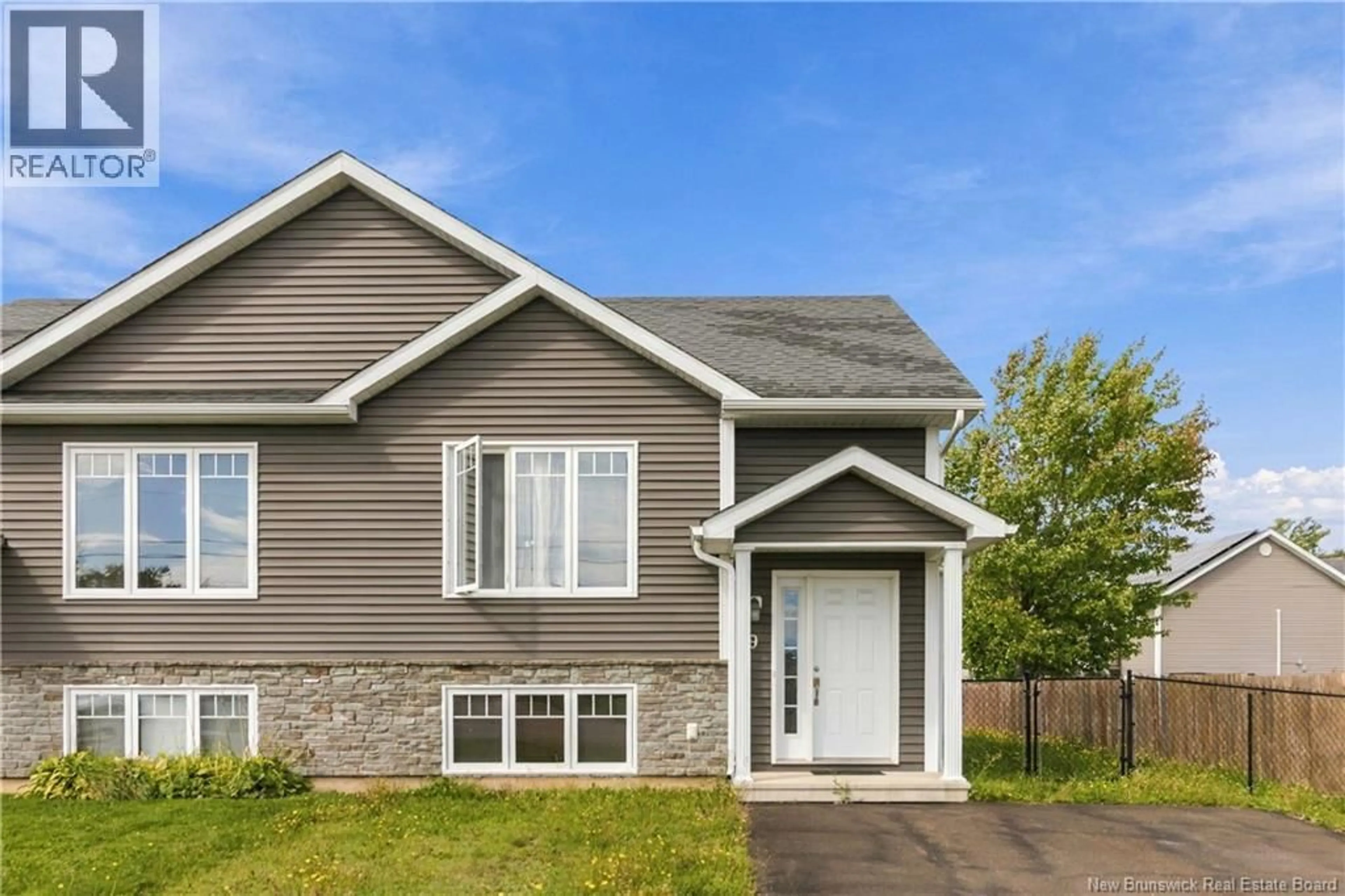 Home with vinyl exterior material, street for 9 FOREST OAK COURT, Moncton New Brunswick E1G0H9