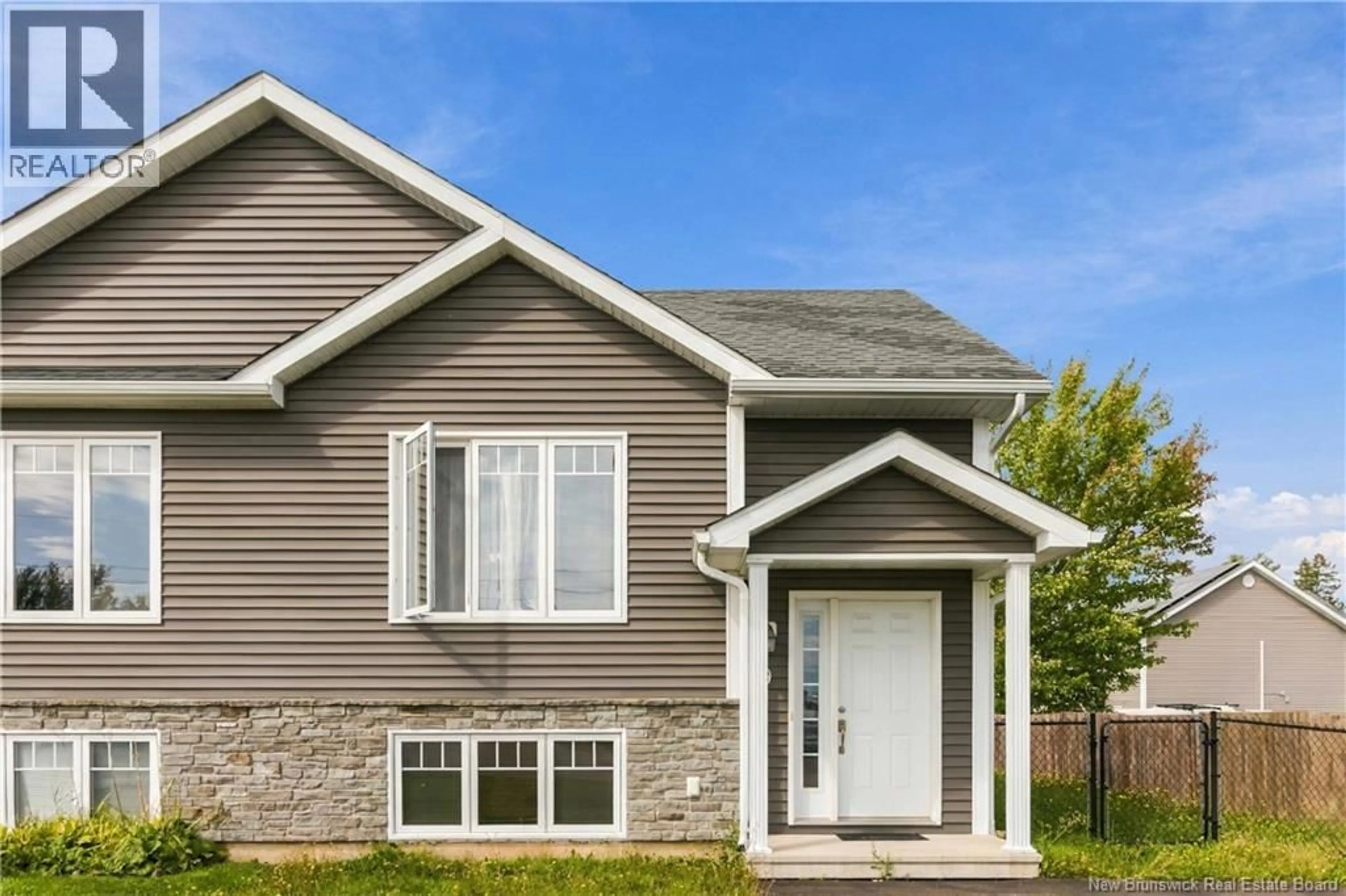 Home with vinyl exterior material, street for 9 FOREST OAK COURT, Moncton New Brunswick E1G0H9