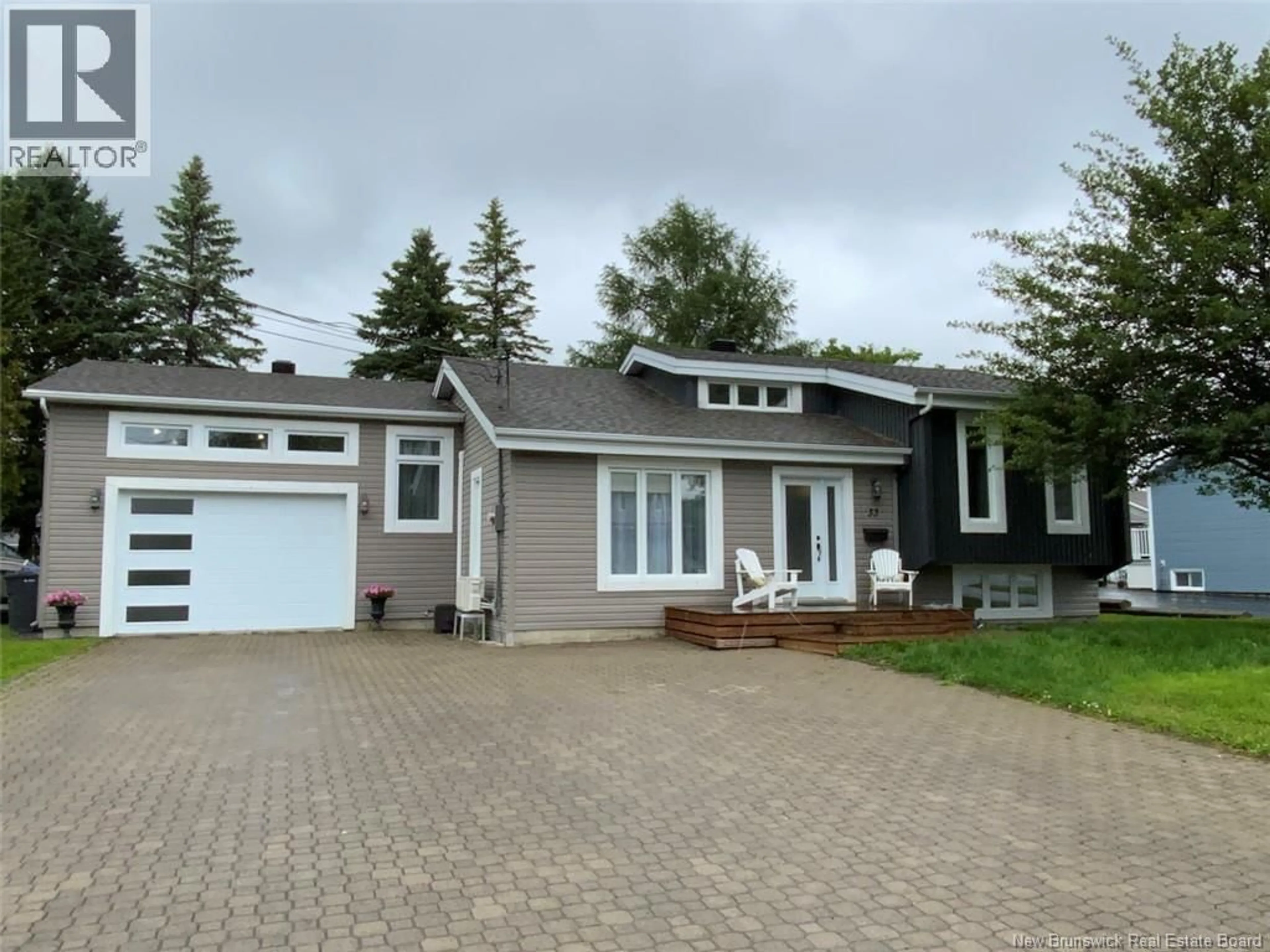 Home with vinyl exterior material, street for 33 BOSSÉ AVENUE, Edmundston New Brunswick E3V3Z8