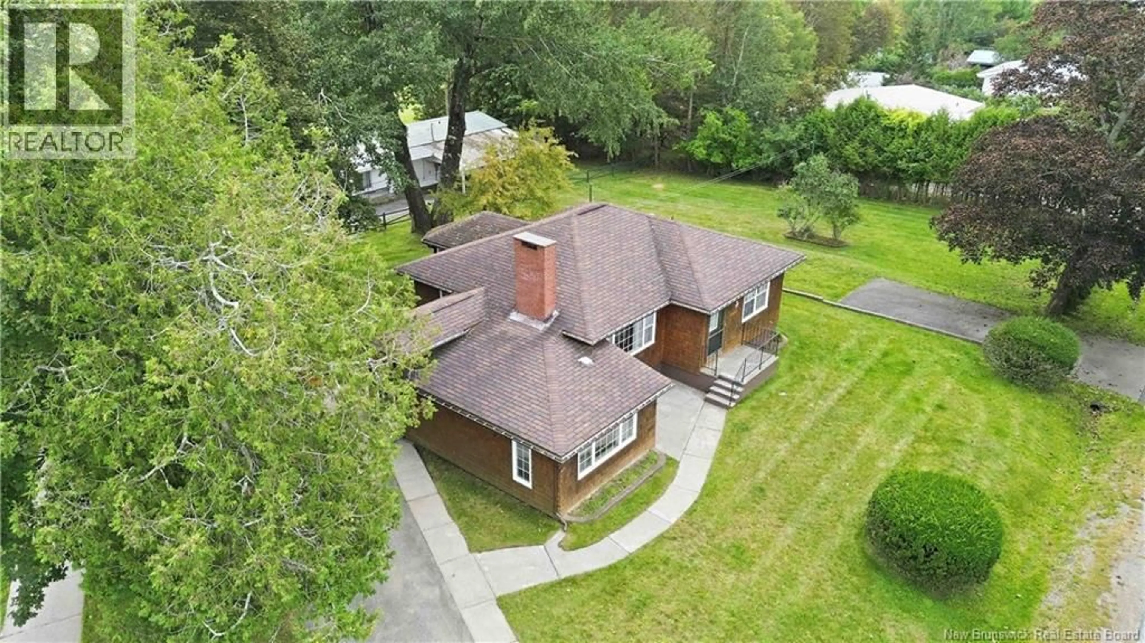 A pic from outside/outdoor area/front of a property/back of a property/a pic from drone, street for 93 ALEXANDRA CRESCENT, Saint Andrews New Brunswick E5B2J1