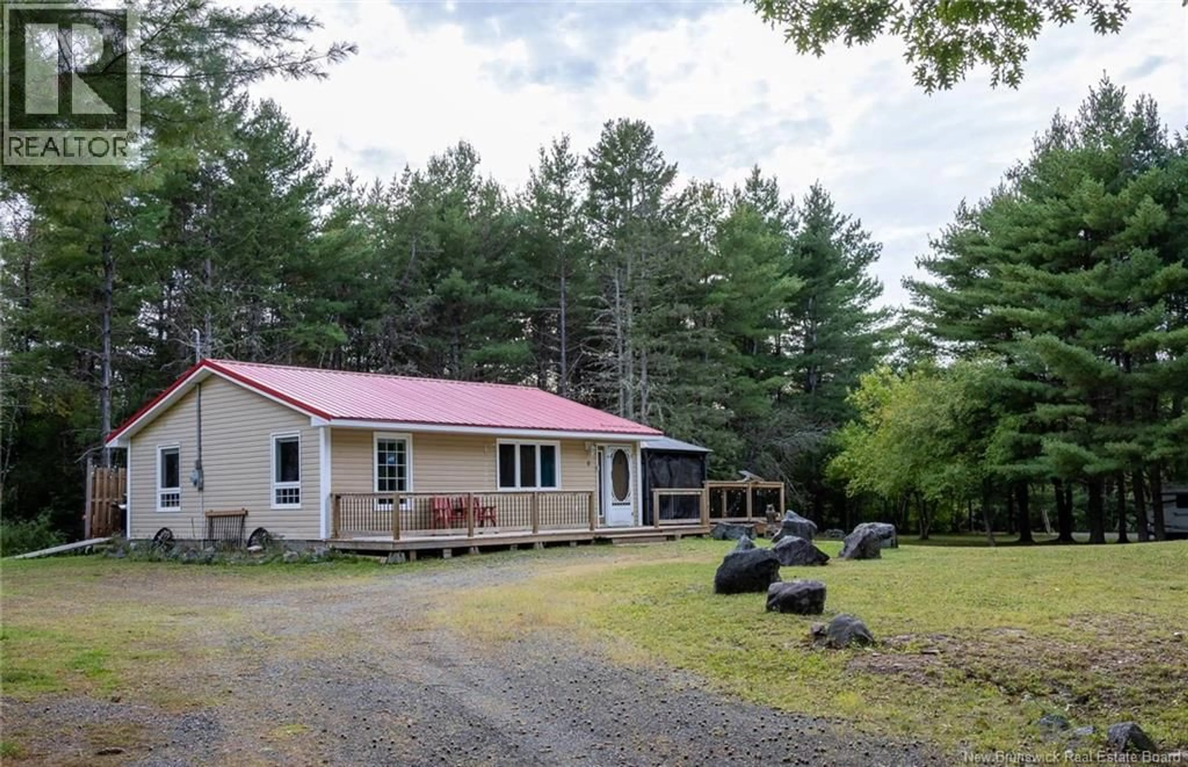 A pic from outside/outdoor area/front of a property/back of a property/a pic from drone, unknown for 6 BAY STREET, Cambridge-Narrows New Brunswick E4C0A8