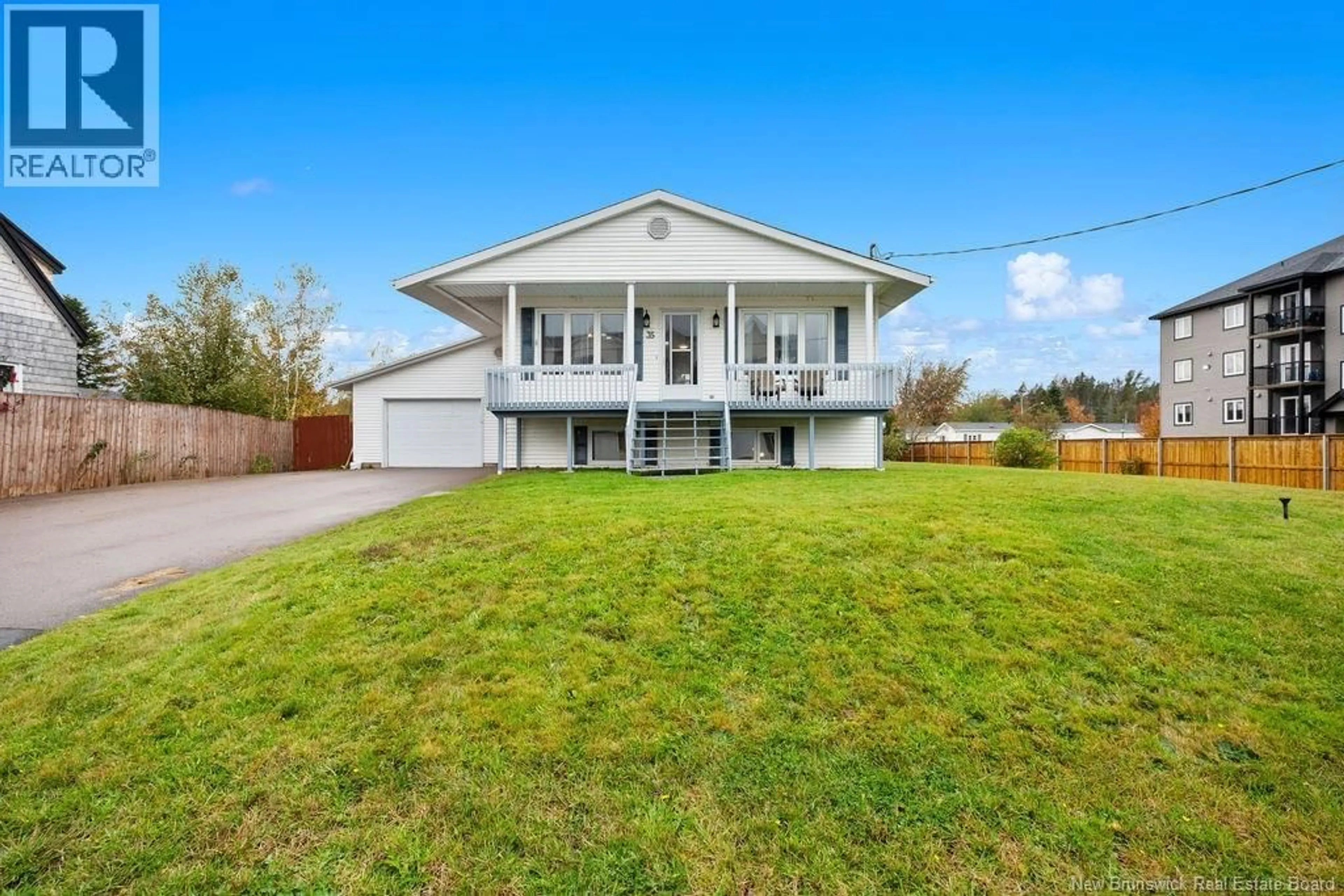 Home with vinyl exterior material, unknown for 35 INGLIS STREET, Shediac New Brunswick E4P8S9