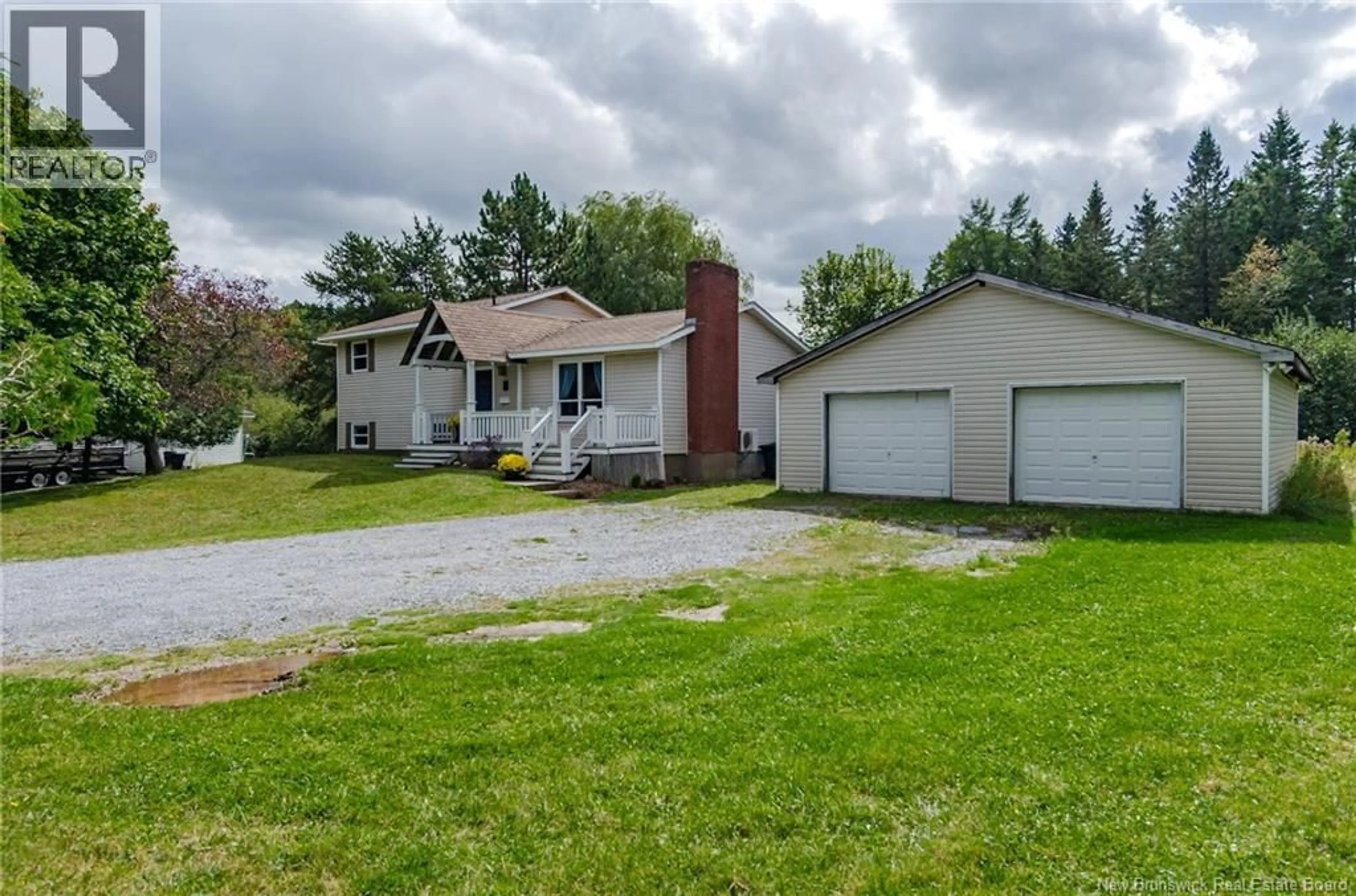 A pic from outside/outdoor area/front of a property/back of a property/a pic from drone, street for 9 WOODWARD CRESCENT, Quispamsis New Brunswick E2E1N5