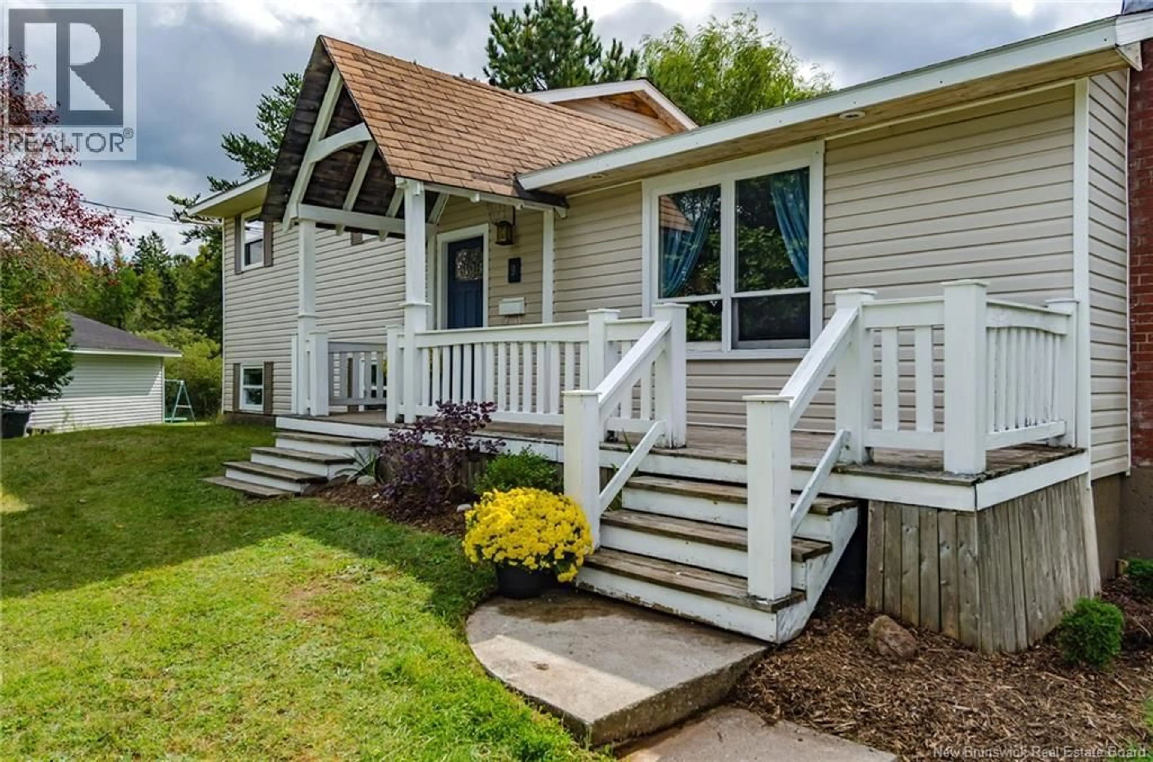 Home with vinyl exterior material, street for 9 WOODWARD CRESCENT, Quispamsis New Brunswick E2E1N5