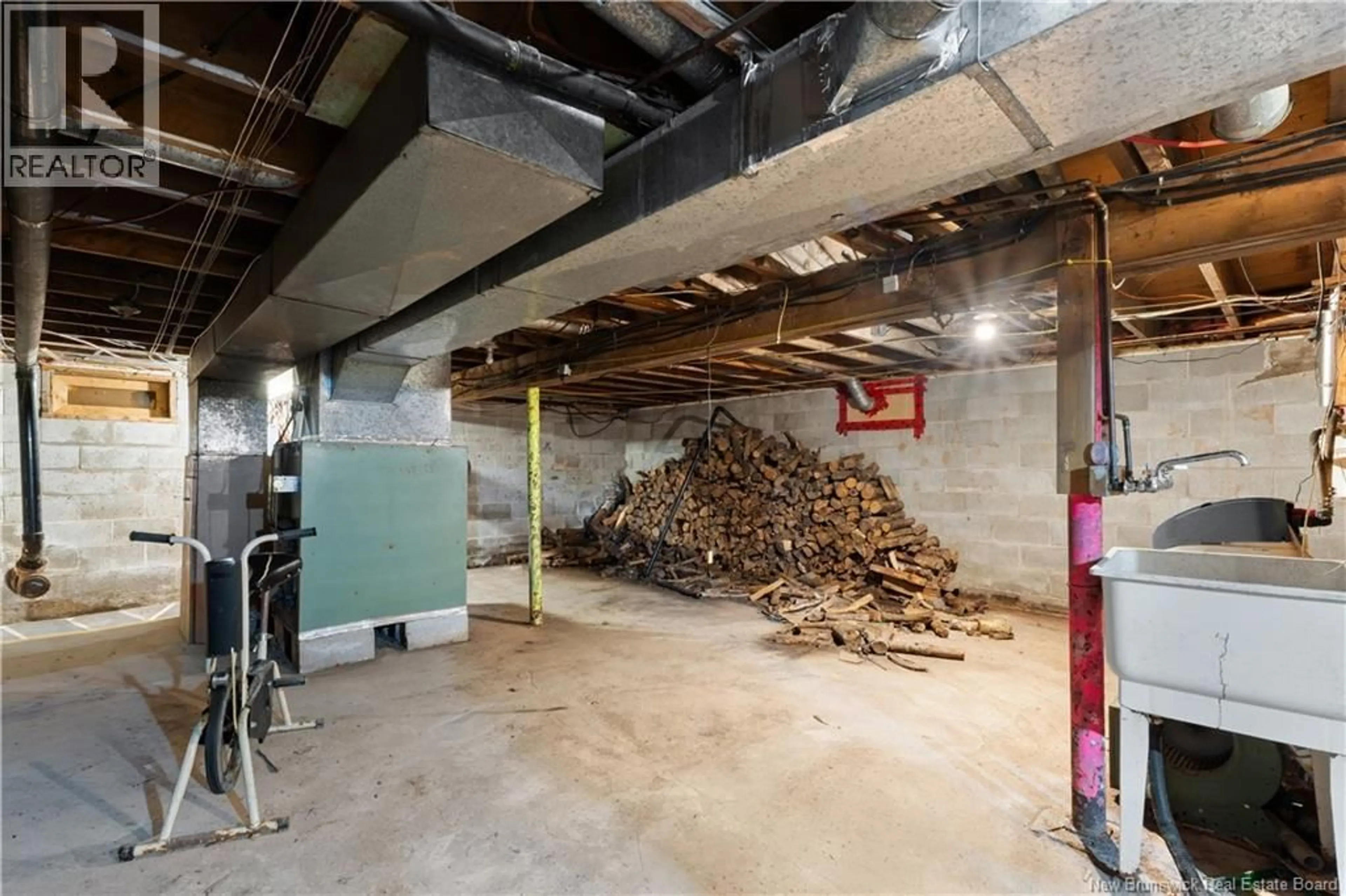 Indoor garage for 303 LA MONTAIN, Memramcook New Brunswick E4K1A3