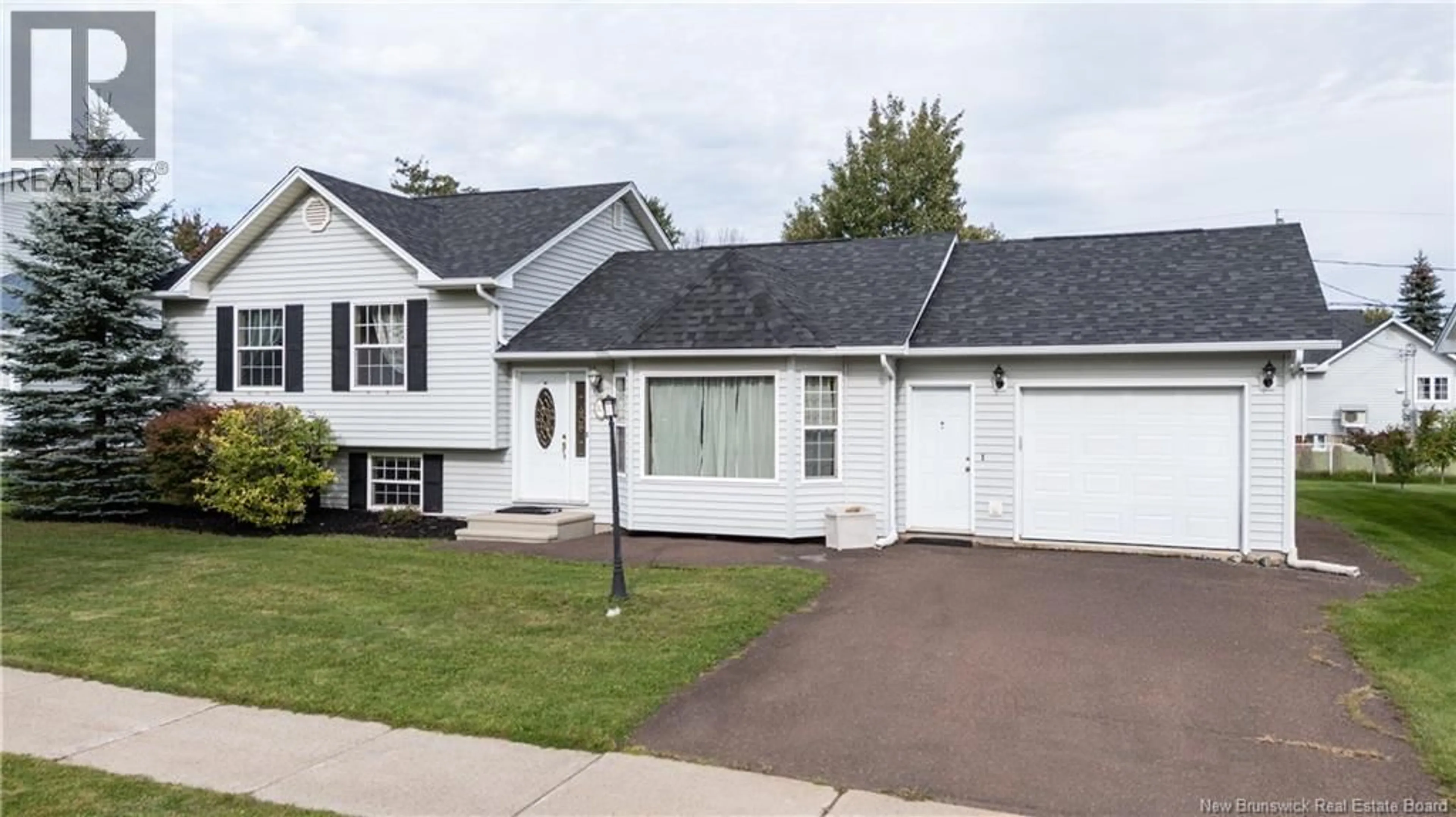 Home with vinyl exterior material, street for 301 WORTHINGTON AVENUE, Moncton New Brunswick E1C0B7