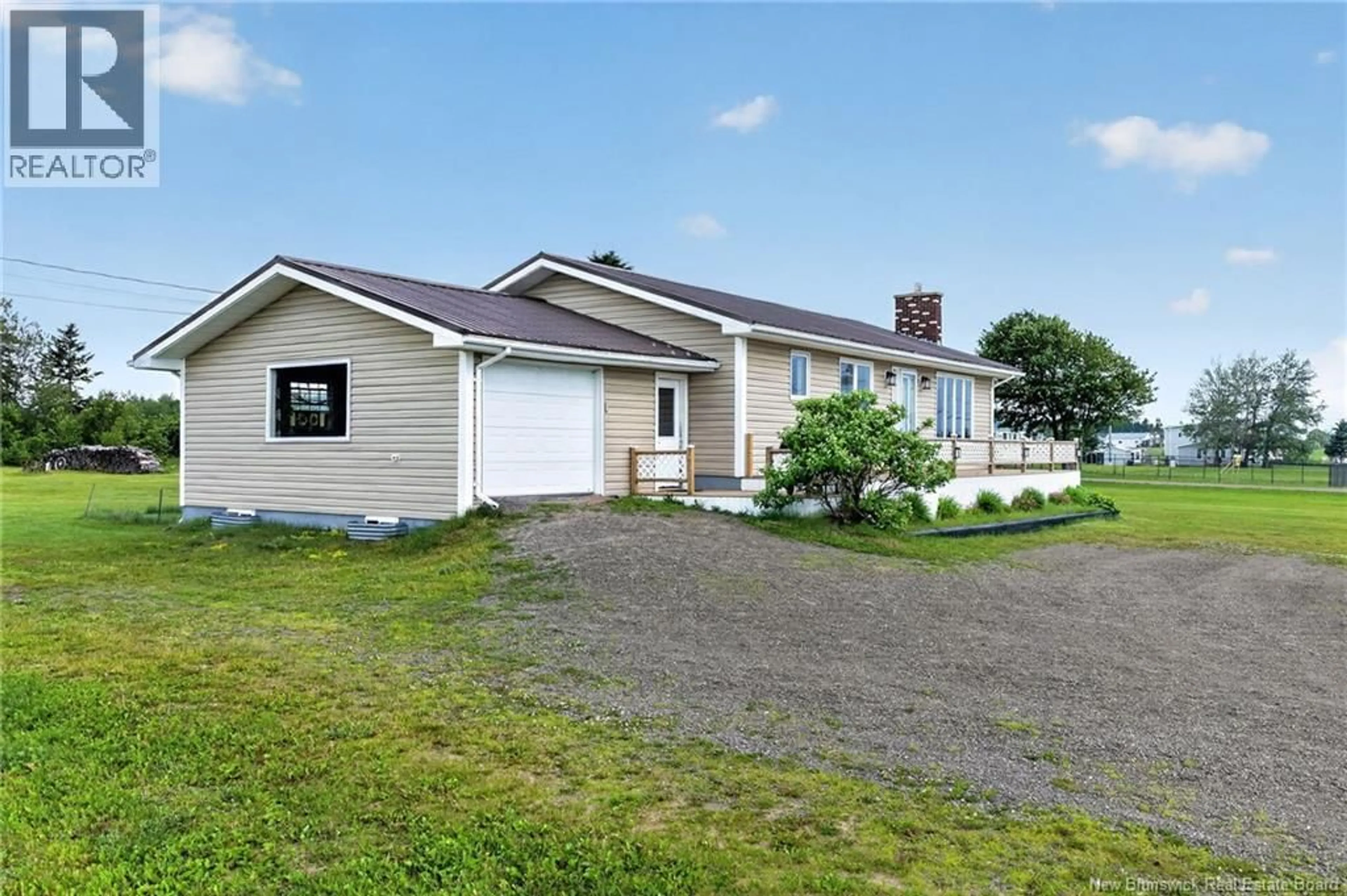 Home with vinyl exterior material, street for 2069 ROUTE 475, Saint-Edouard-De-Kent New Brunswick E4S4W2