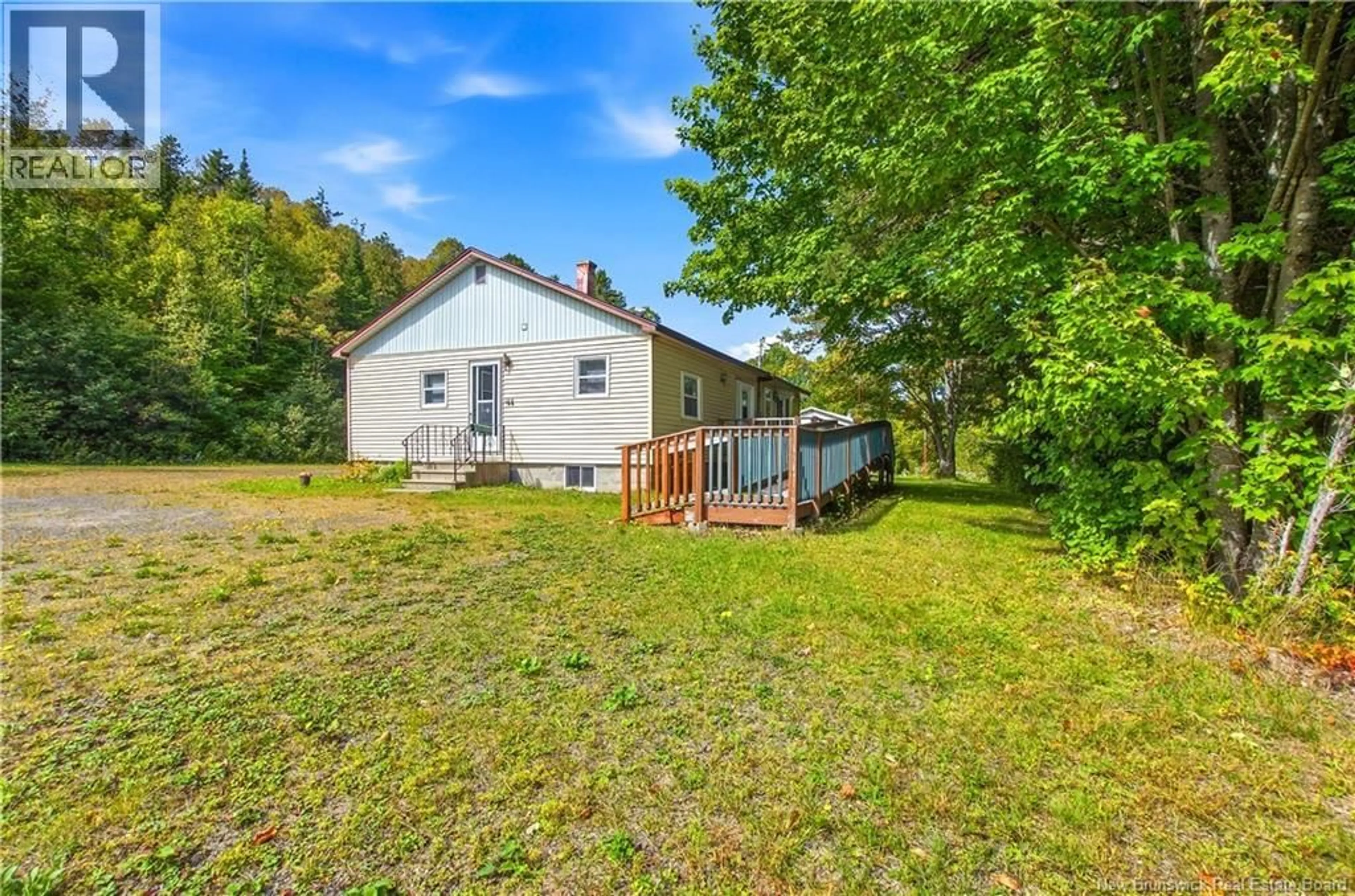 A pic from outside/outdoor area/front of a property/back of a property/a pic from drone, unknown for 44 STEENBERRICK COURT, Zealand New Brunswick E6L1E9