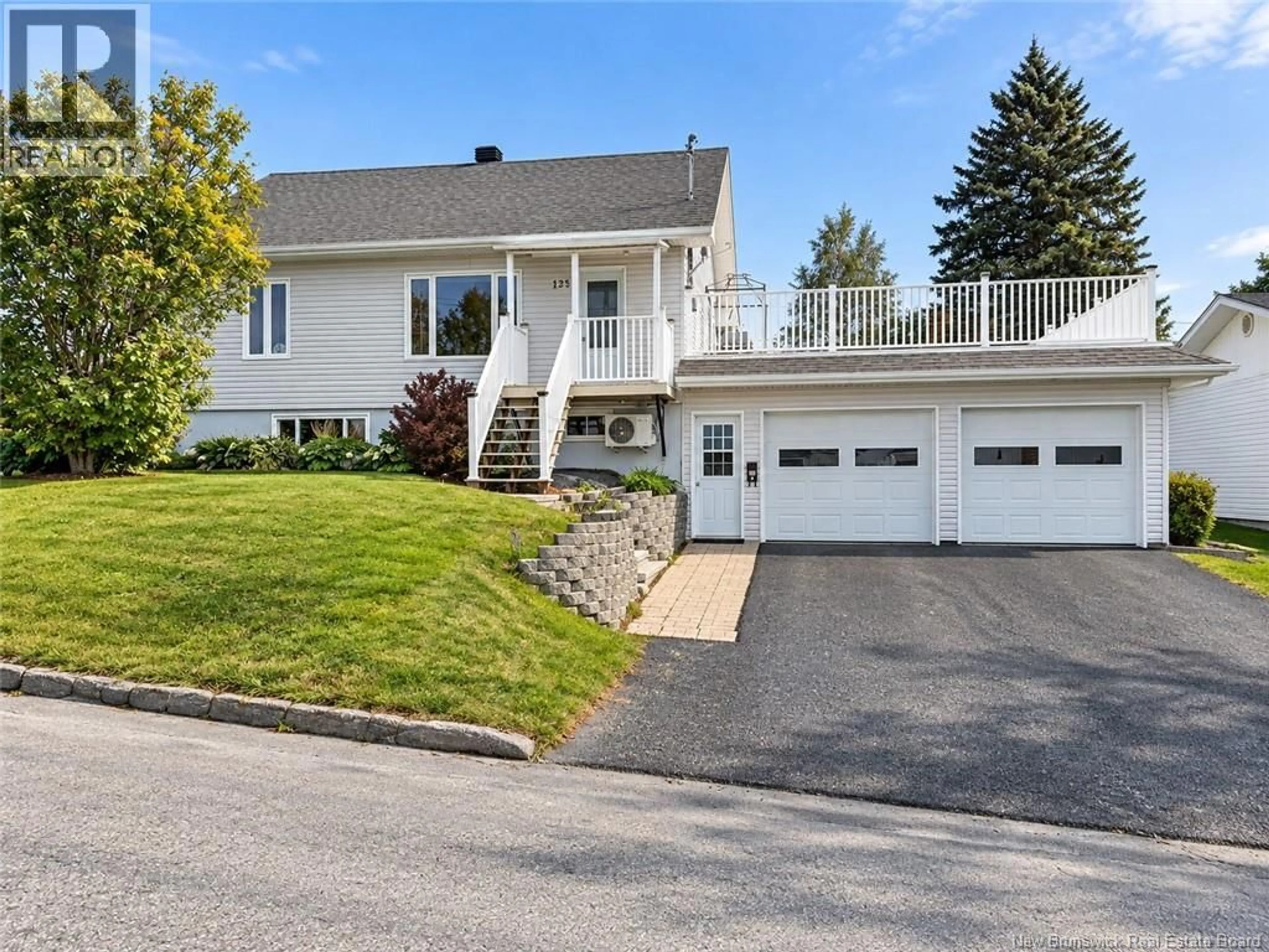 Home with vinyl exterior material, street for 125 42E AVENUE, Edmundston New Brunswick E3V2Z5