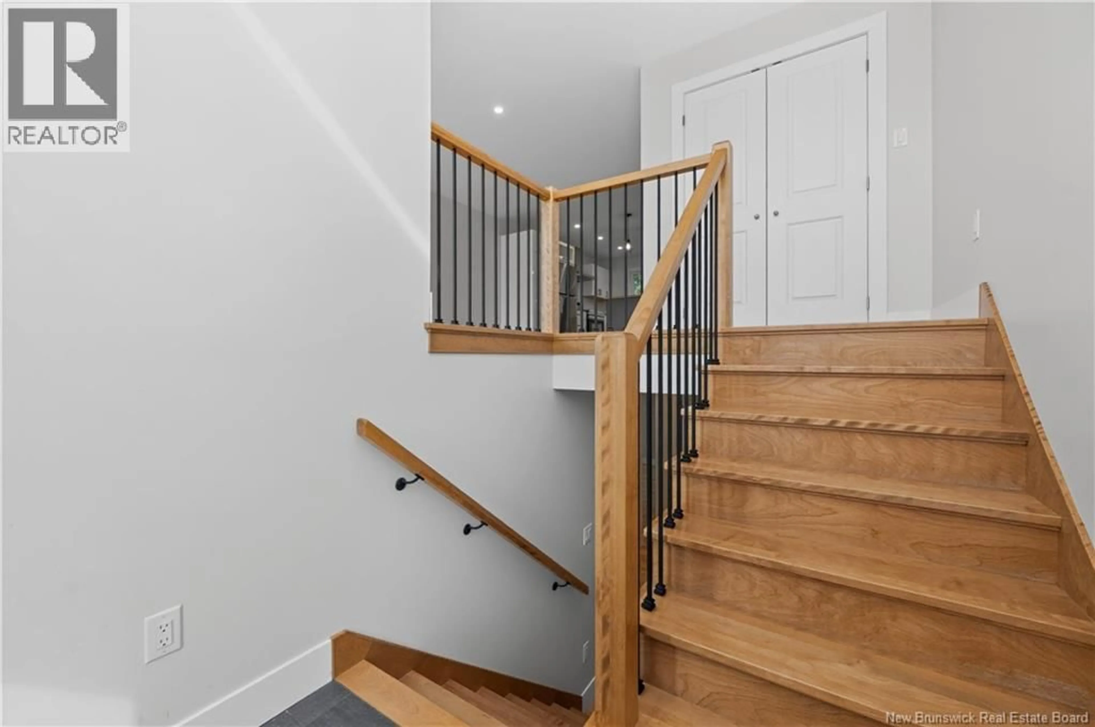 Stairs for 28 DE LA COLLINE STREET, Dieppe New Brunswick E1A6N3