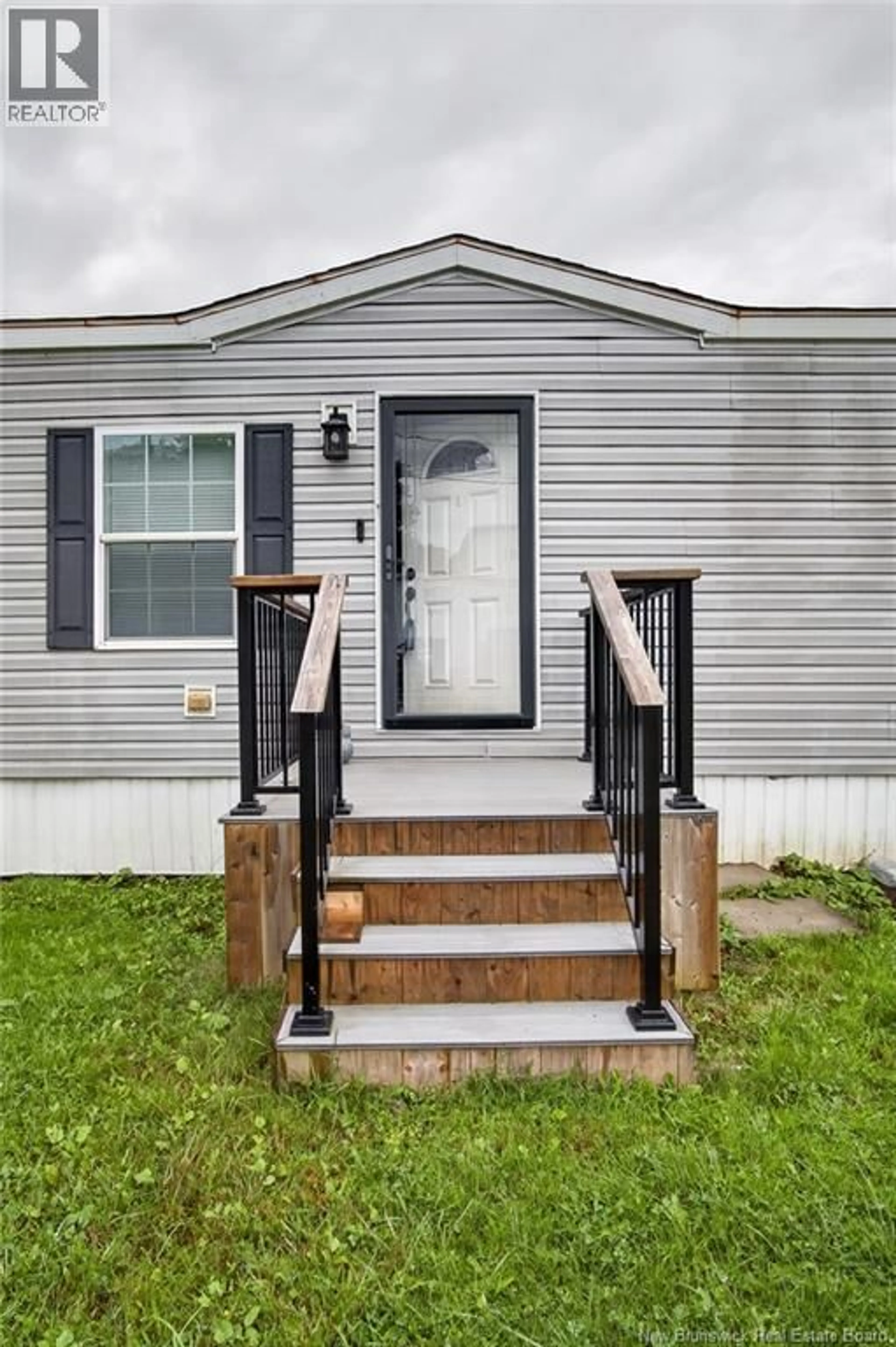 Unknown for 3 DAISY STREET, Saint John New Brunswick E2M5M9