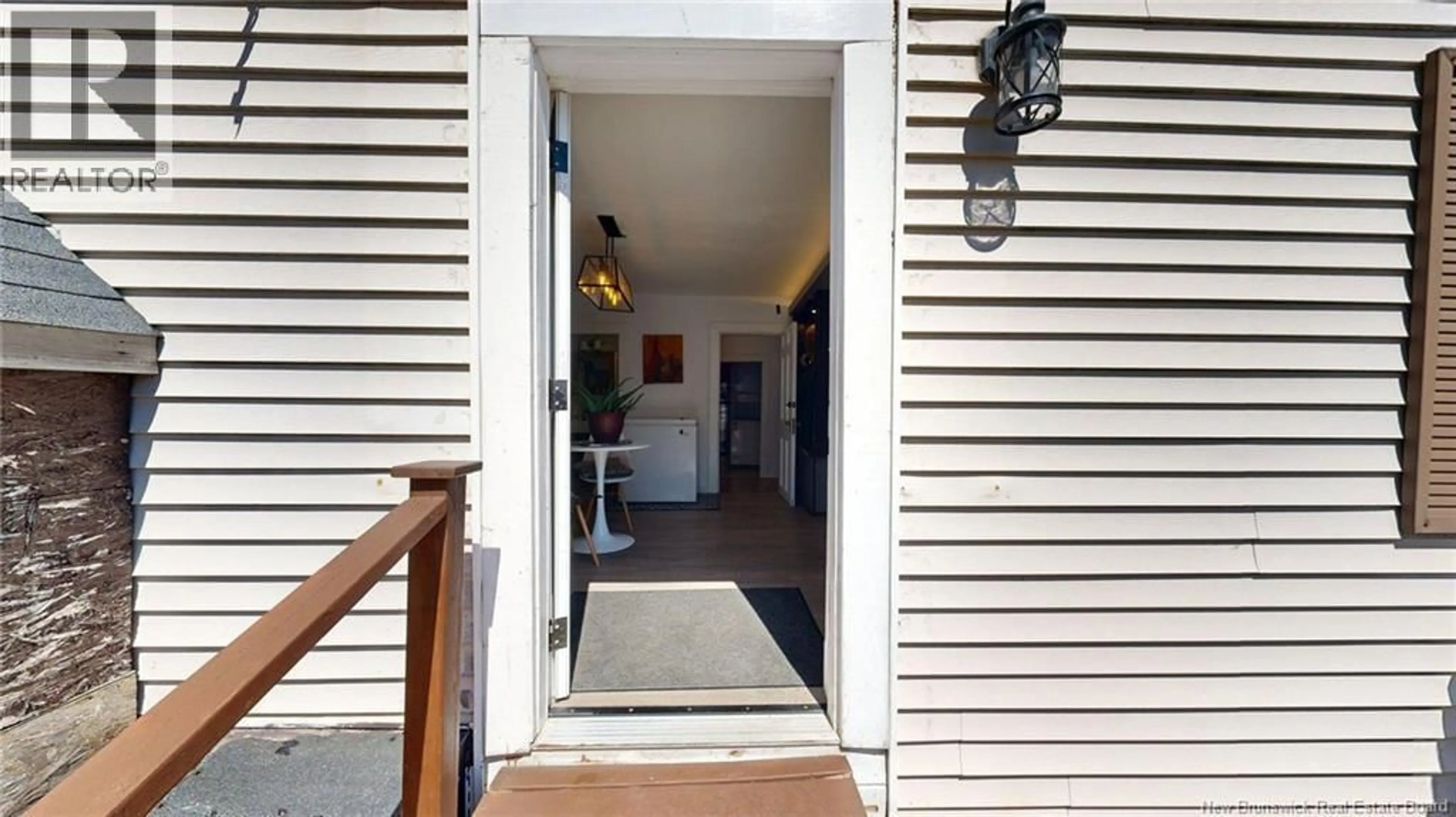 Indoor foyer for 83 GUILFORD STREET, Saint John New Brunswick E2M1V5