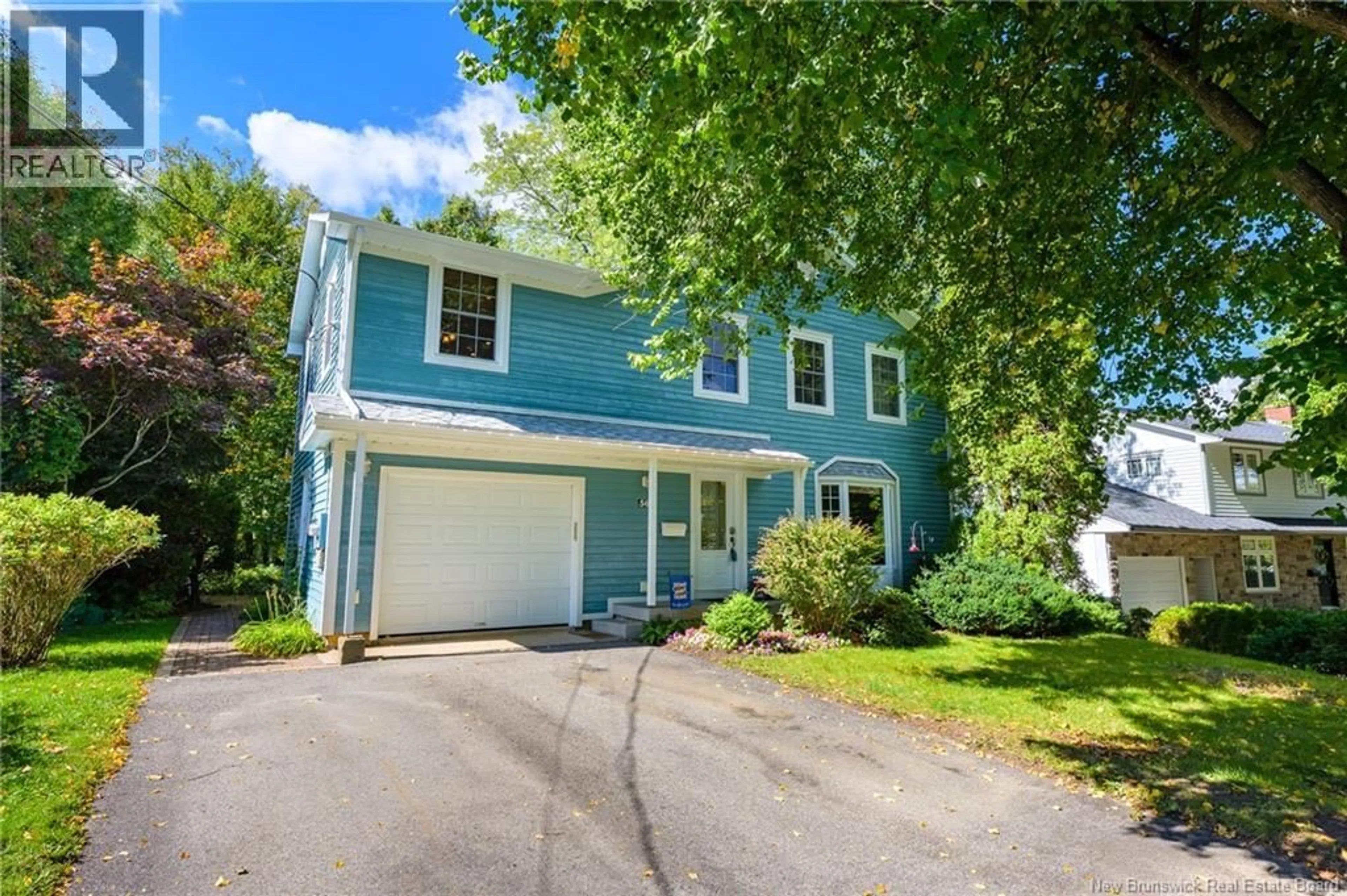 Home with vinyl exterior material, street for 560 SQUIRES STREET, Fredericton New Brunswick E3B3V4