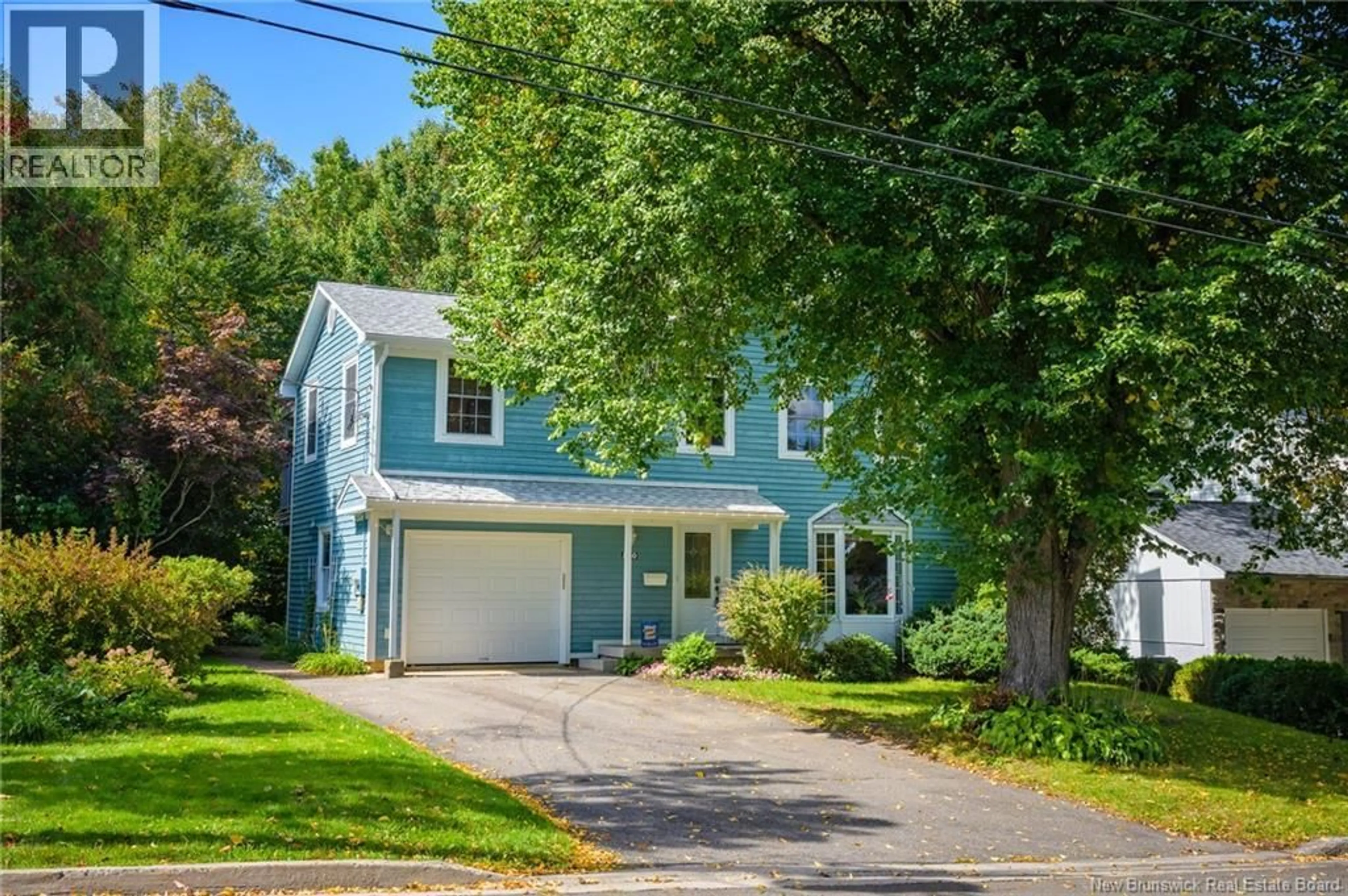 Home with vinyl exterior material, street for 560 SQUIRES STREET, Fredericton New Brunswick E3B3V4