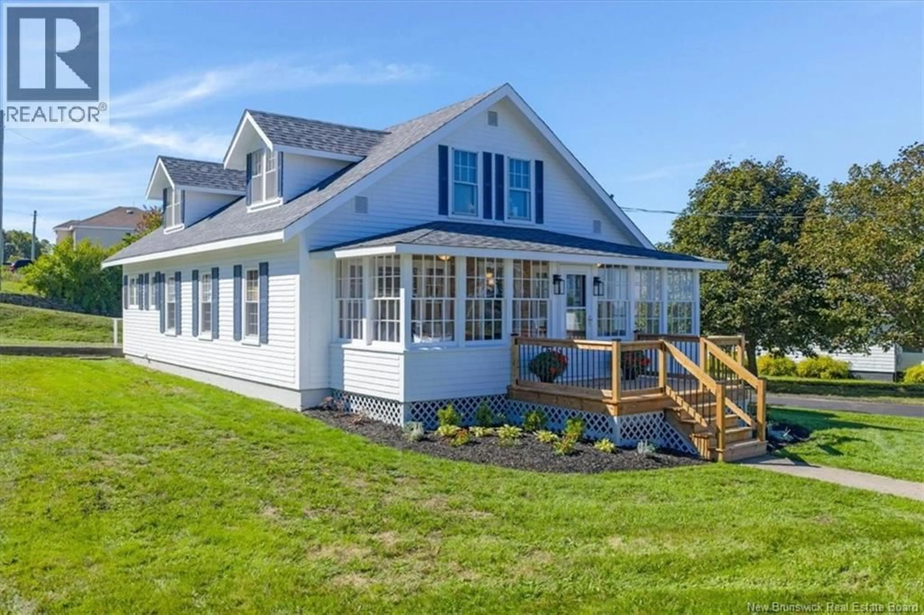 Home with vinyl exterior material, unknown for 1 COOKS POINT ROAD, Wilsons Beach New Brunswick E5E1V3