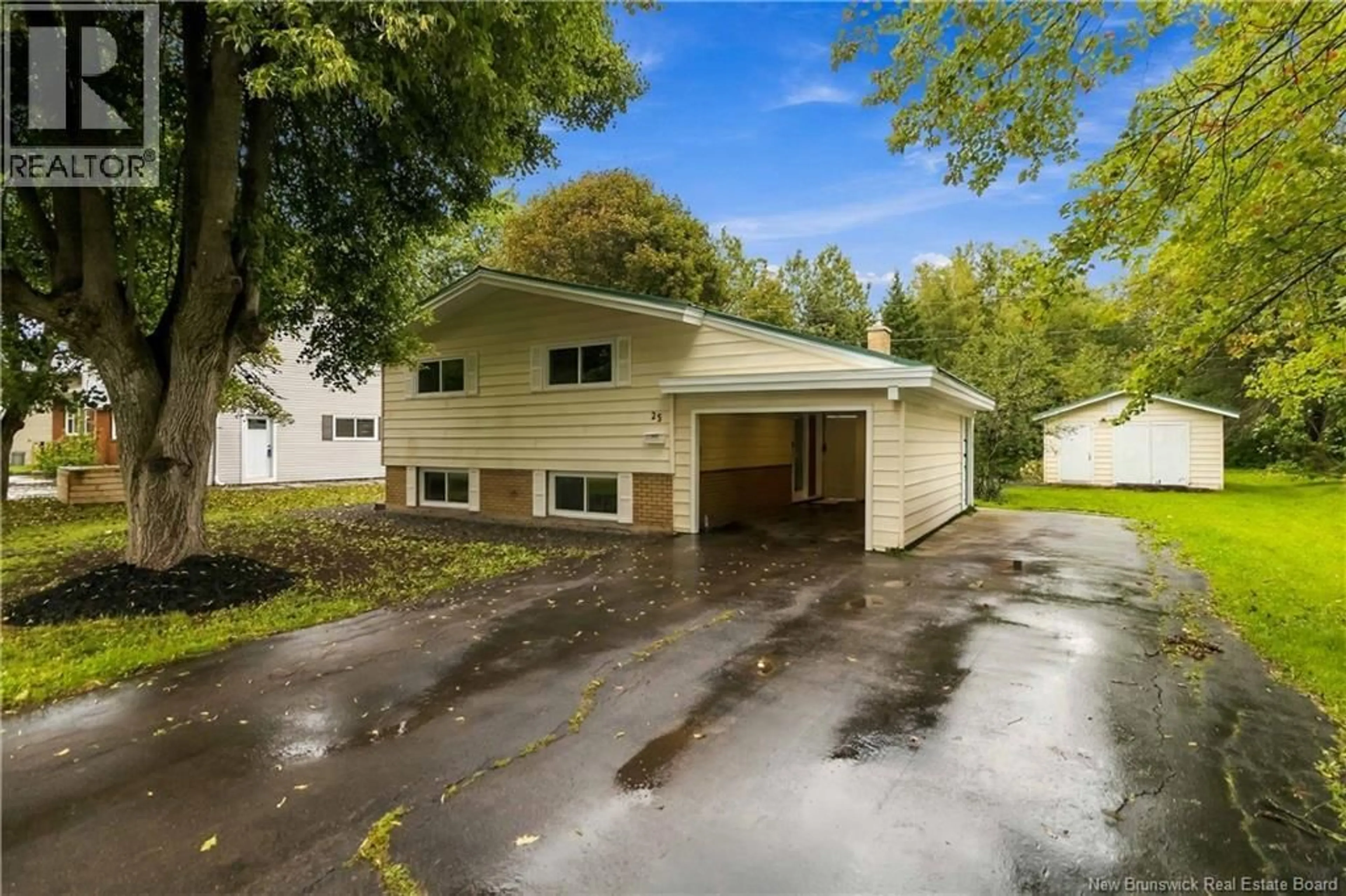 Indoor garage for 25 VISTA DRIVE, Moncton New Brunswick E1A4L6