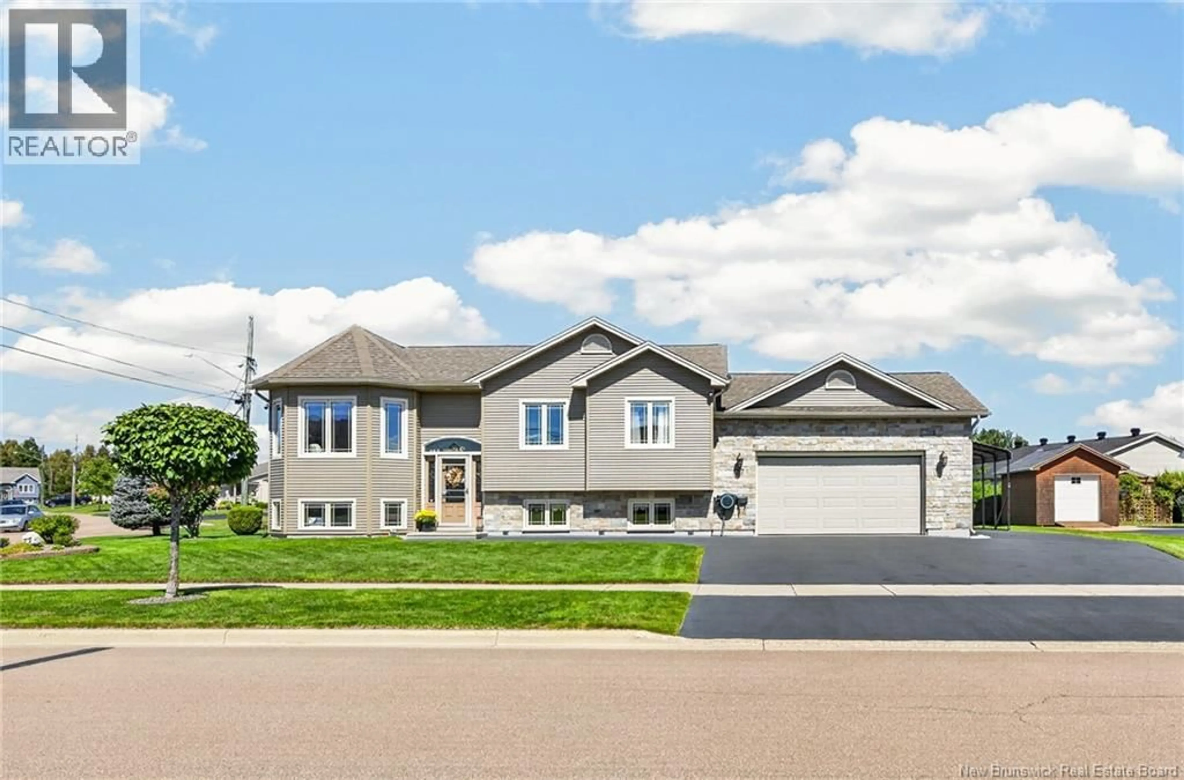 Home with vinyl exterior material, street for 77 CRAWFORD, Moncton New Brunswick E1G0H3