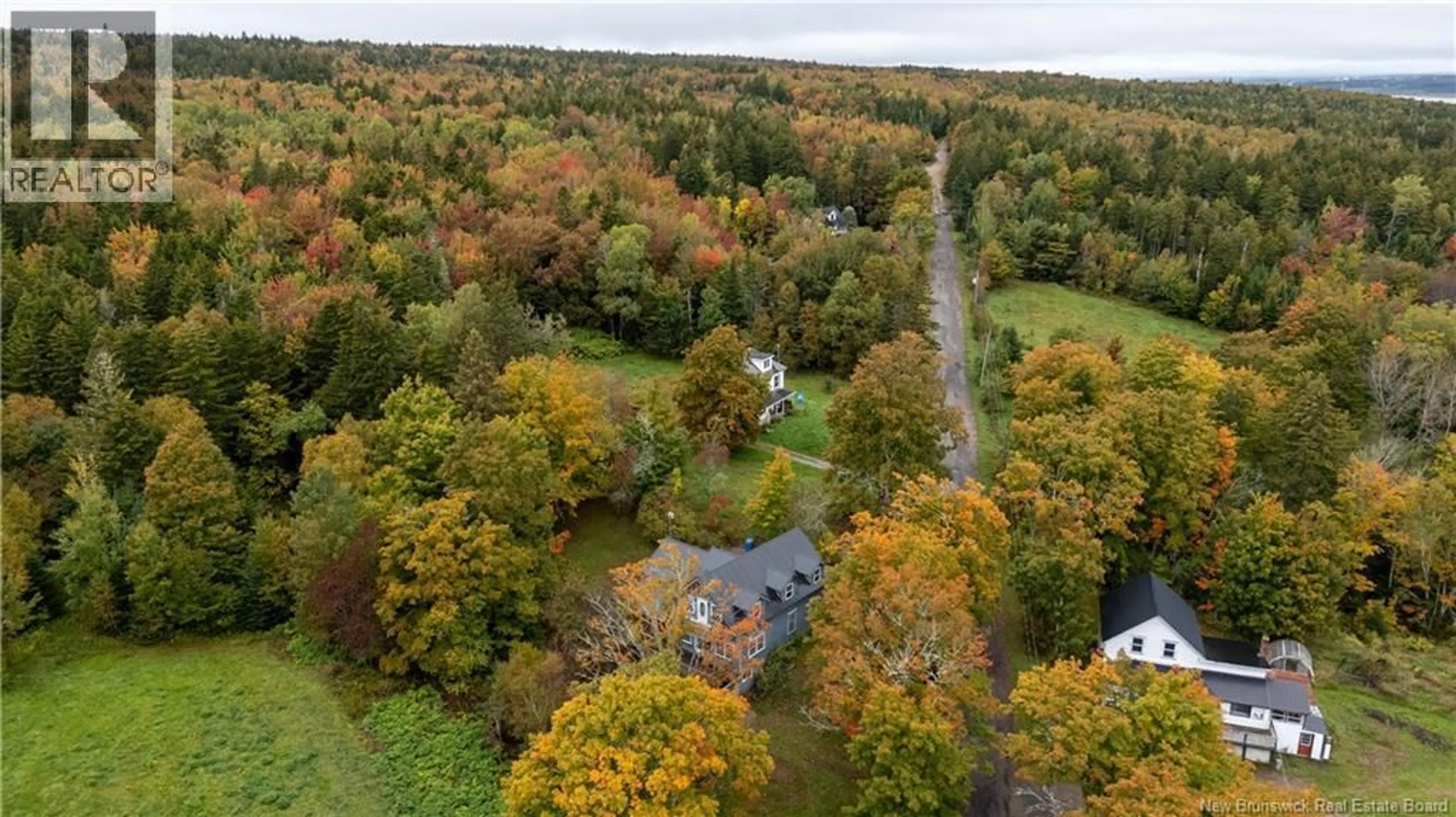 A pic from outside/outdoor area/front of a property/back of a property/a pic from drone, water/lake/river/ocean view for 31 OLD GREAT ROAD, Hopewell Cape New Brunswick E4H3H4