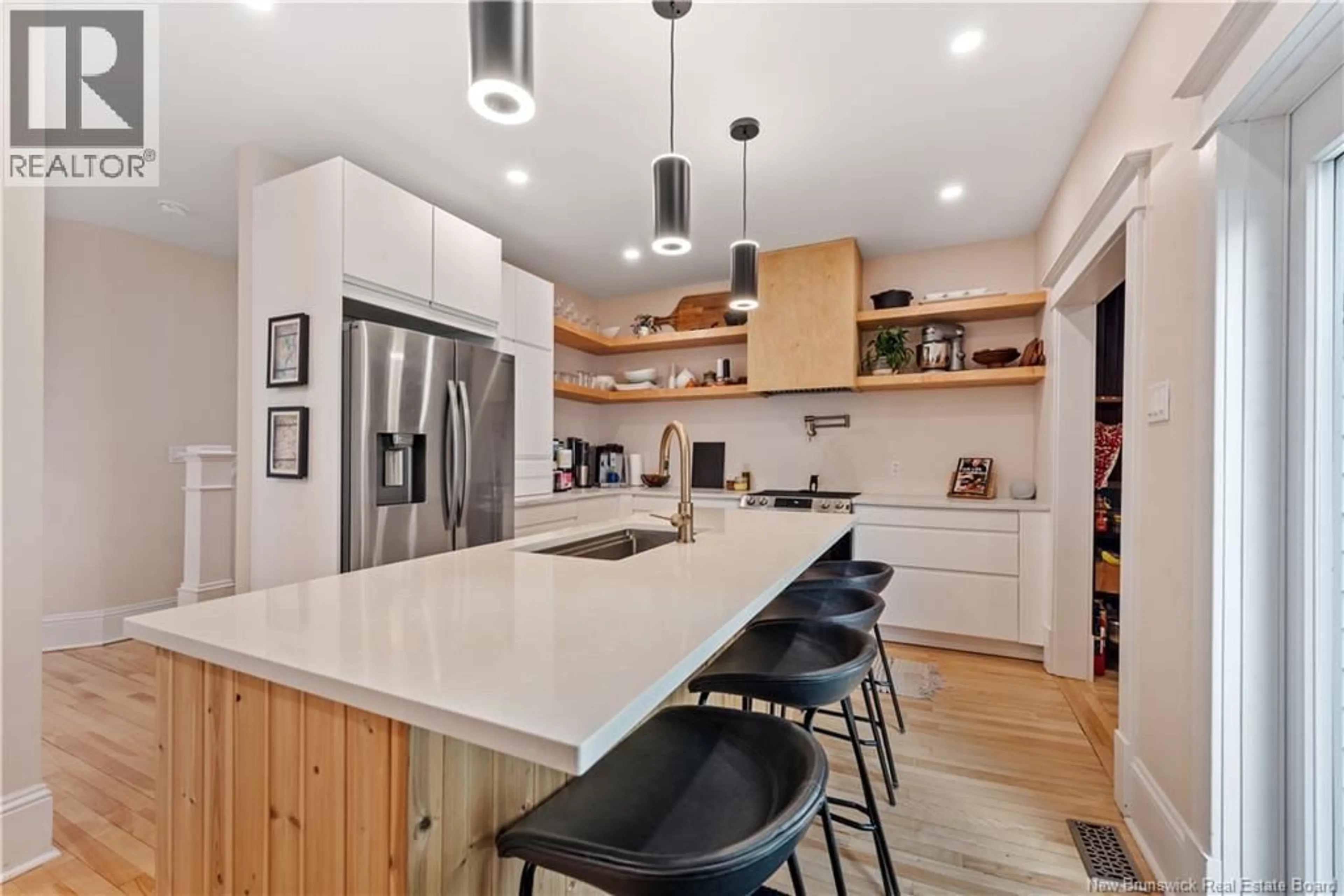 Contemporary kitchen, unknown for 333 CAMERON STREET, Moncton New Brunswick E1C5Z5