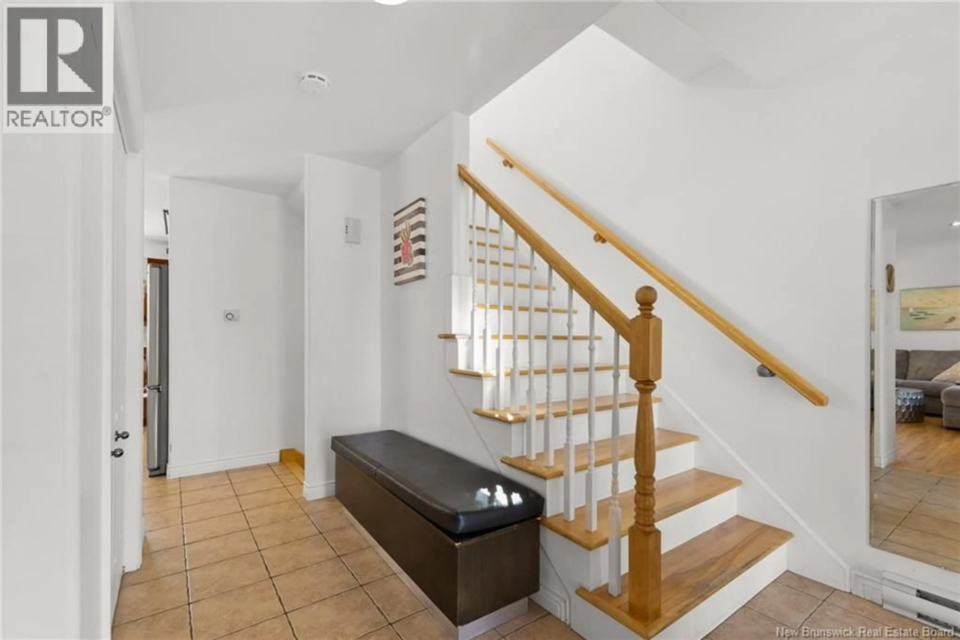 Indoor foyer for 35 DU RUISSEAU STREET, Dieppe New Brunswick E1A7Z8