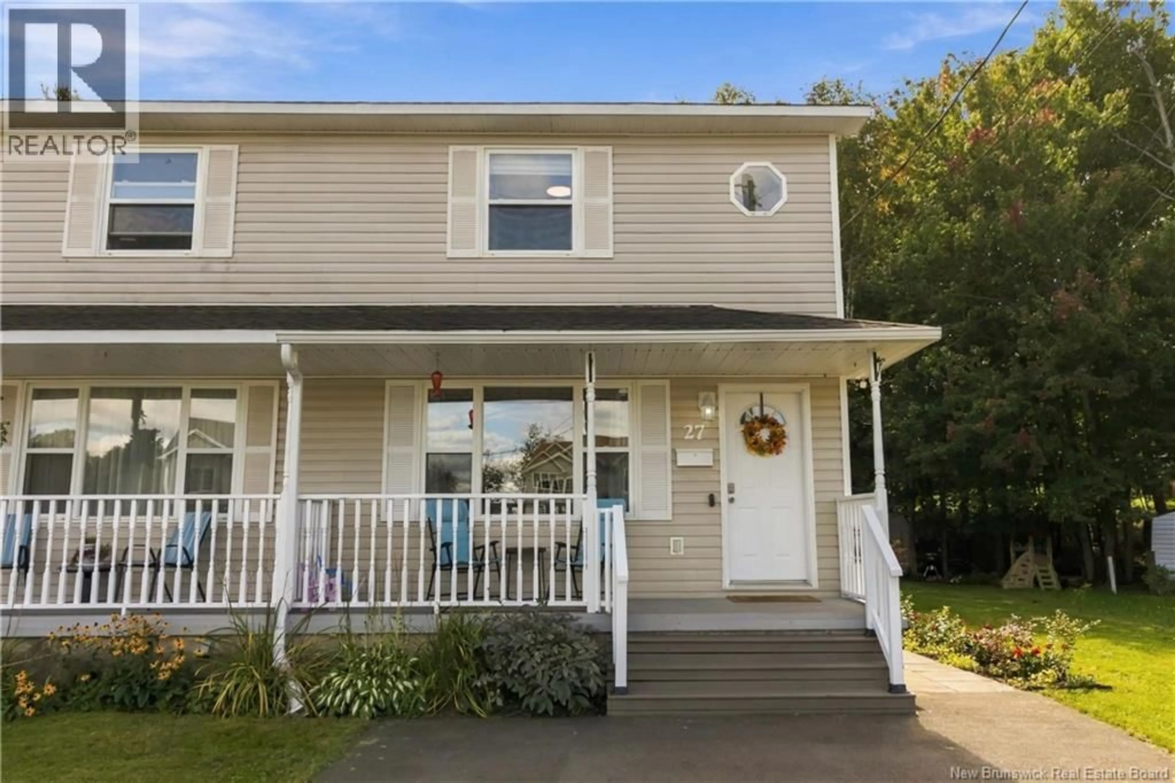 Home with vinyl exterior material, street for 27 GLENVIEW COURT, Riverview New Brunswick E1B1X7