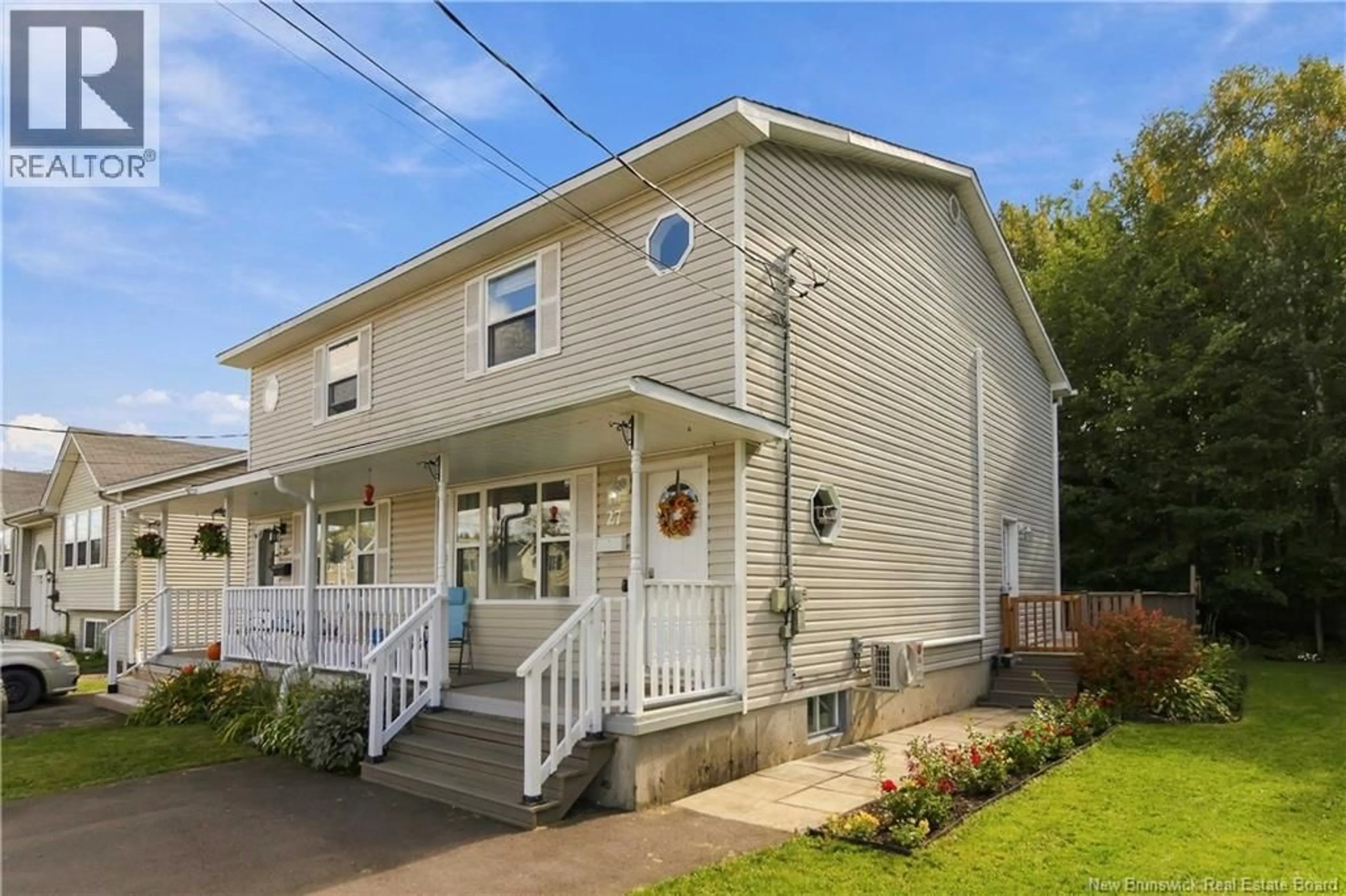 Home with vinyl exterior material, street for 27 GLENVIEW COURT, Riverview New Brunswick E1B1X7