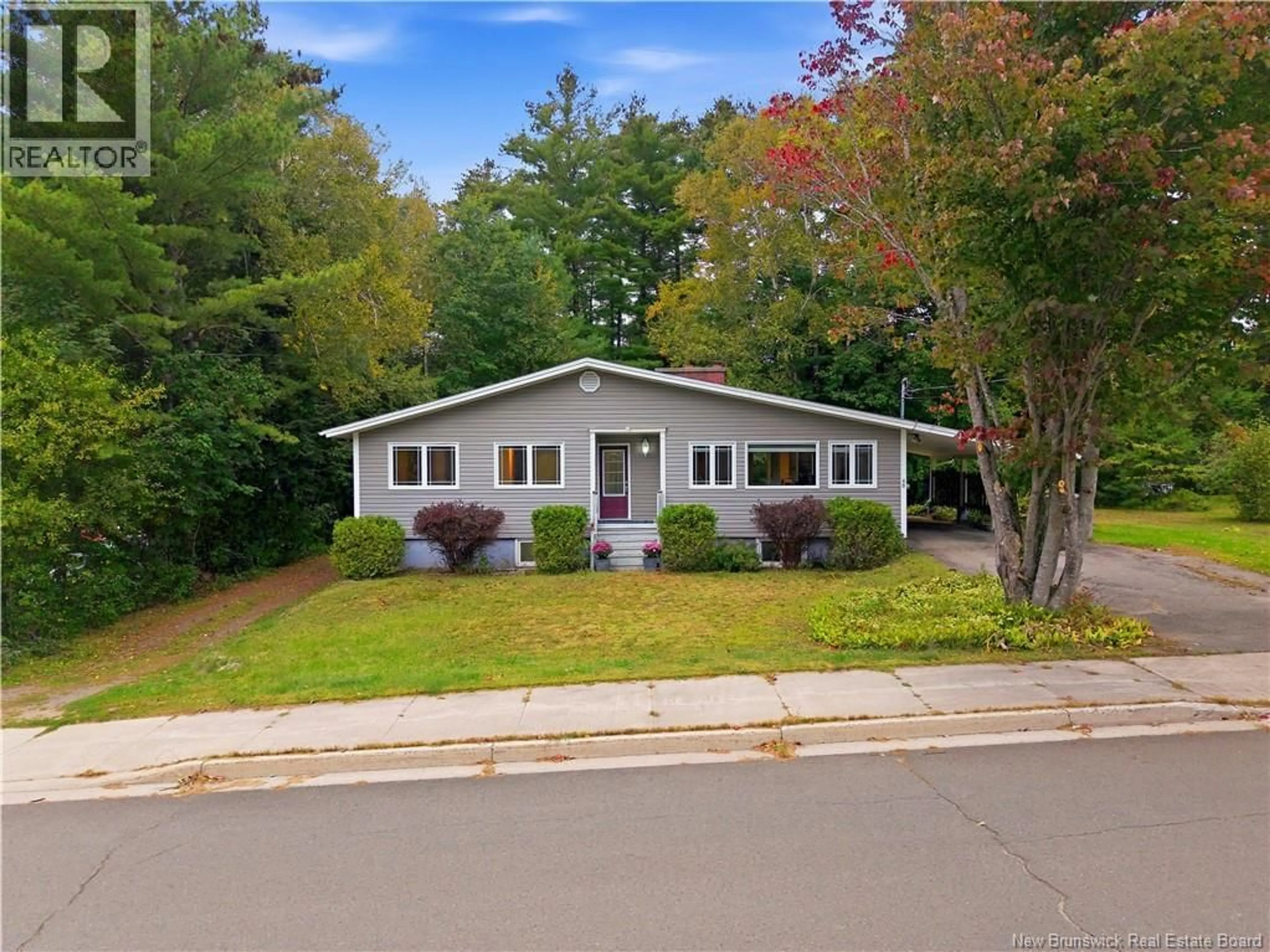 Home with vinyl exterior material, street for 40 DEWITT ACRES, Fredericton New Brunswick E3A6S2