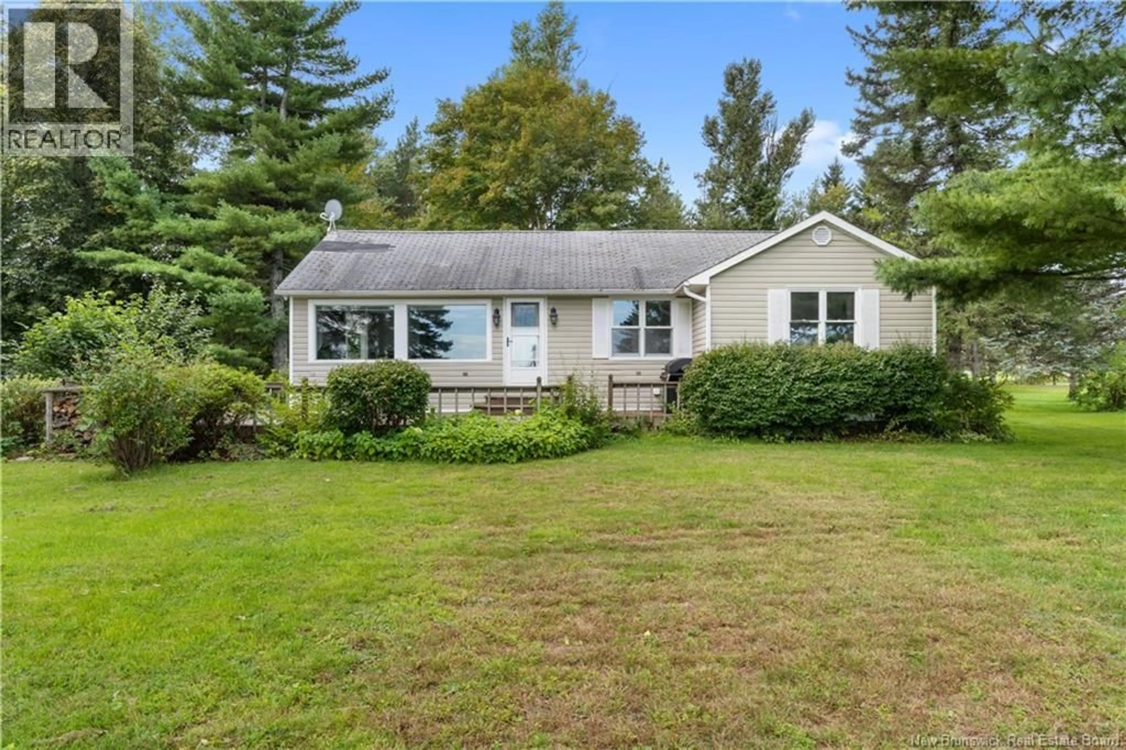 Home with vinyl exterior material, street for 72 HANINGTON, Shediac Cape New Brunswick E4P3E2