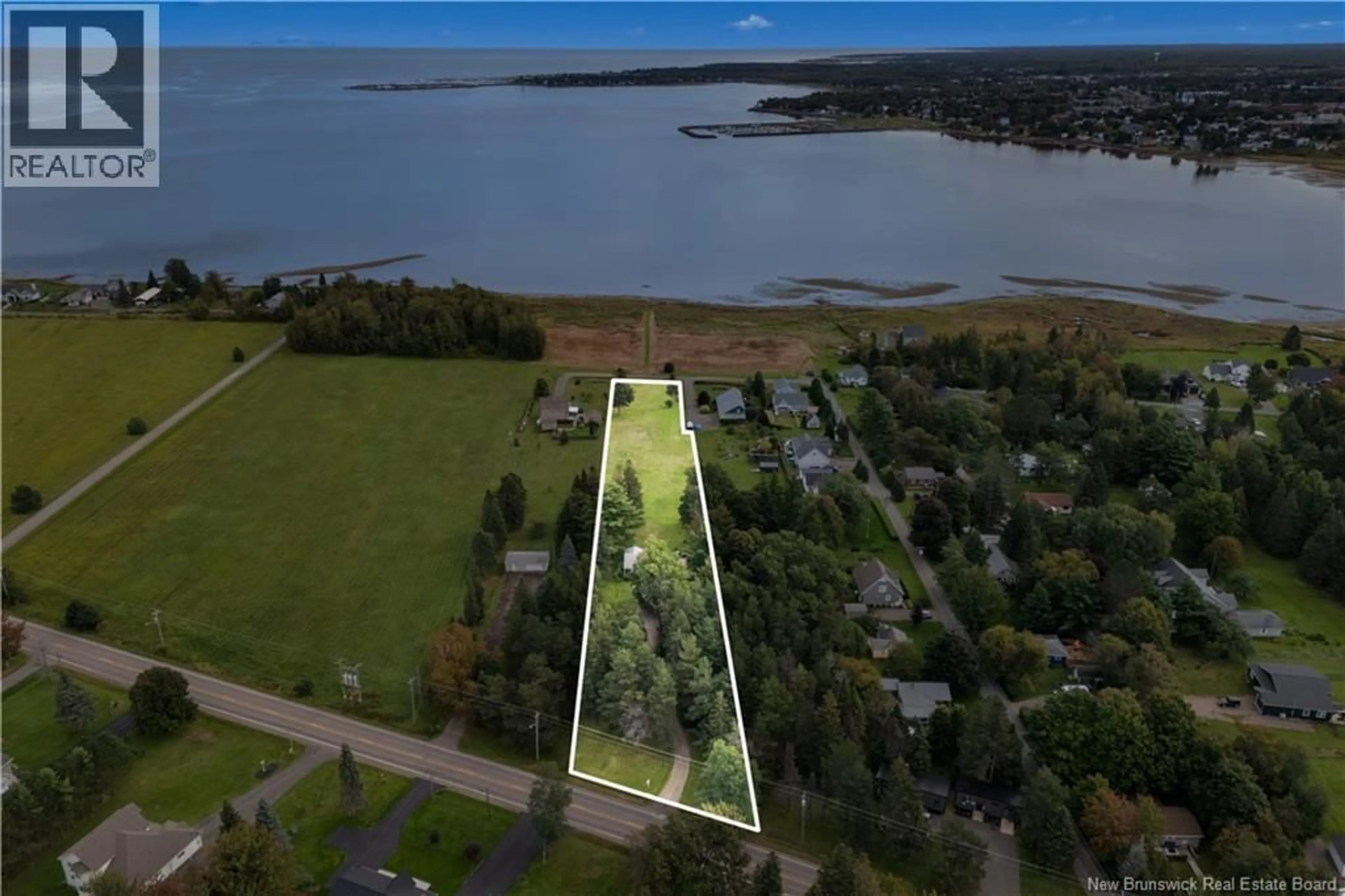 A pic from outside/outdoor area/front of a property/back of a property/a pic from drone, water/lake/river/ocean view for 72 HANINGTON, Shediac Cape New Brunswick E4P3E2