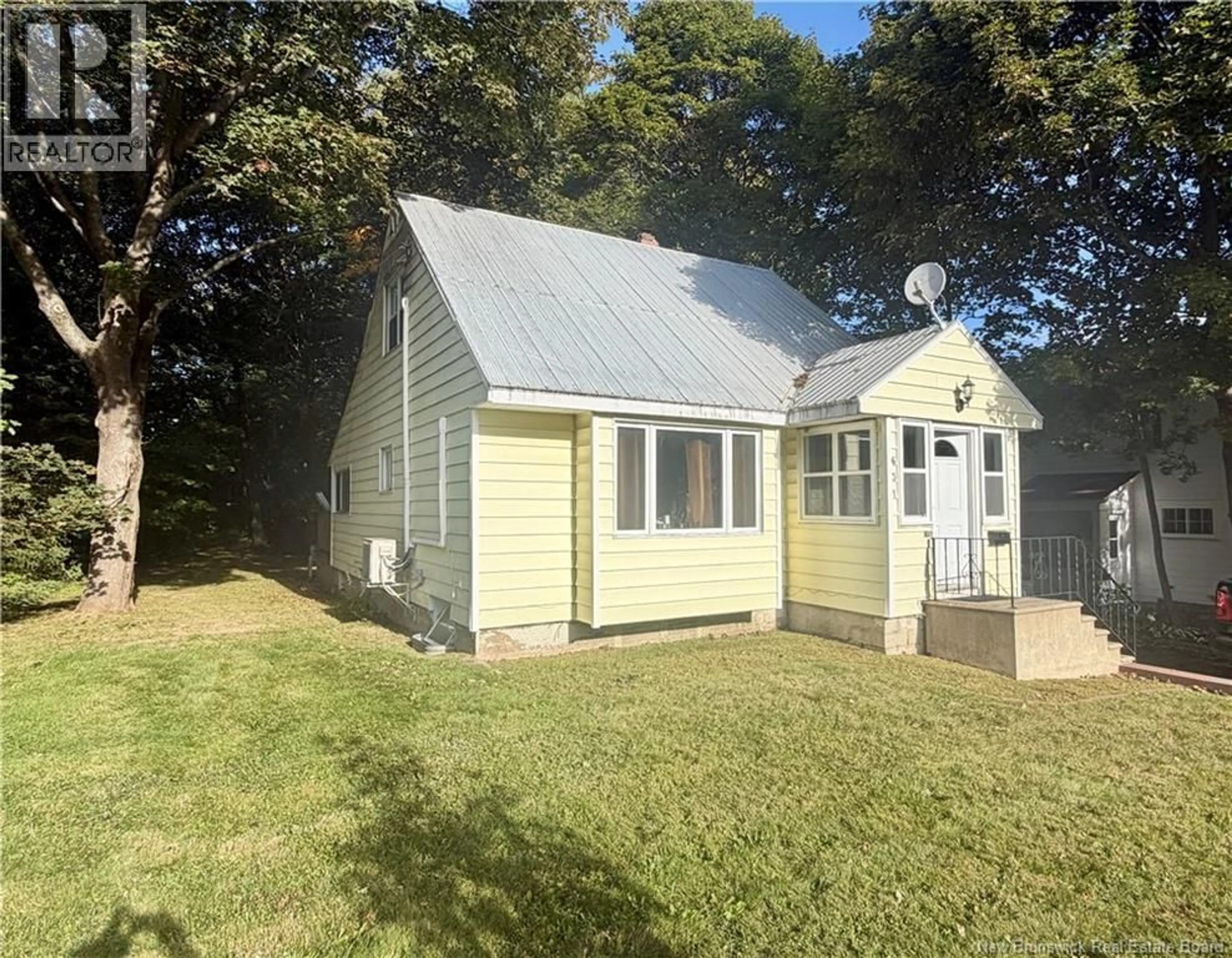 Home with vinyl exterior material, street for 631 MITCHELL STREET, Fredericton New Brunswick E3B3S7