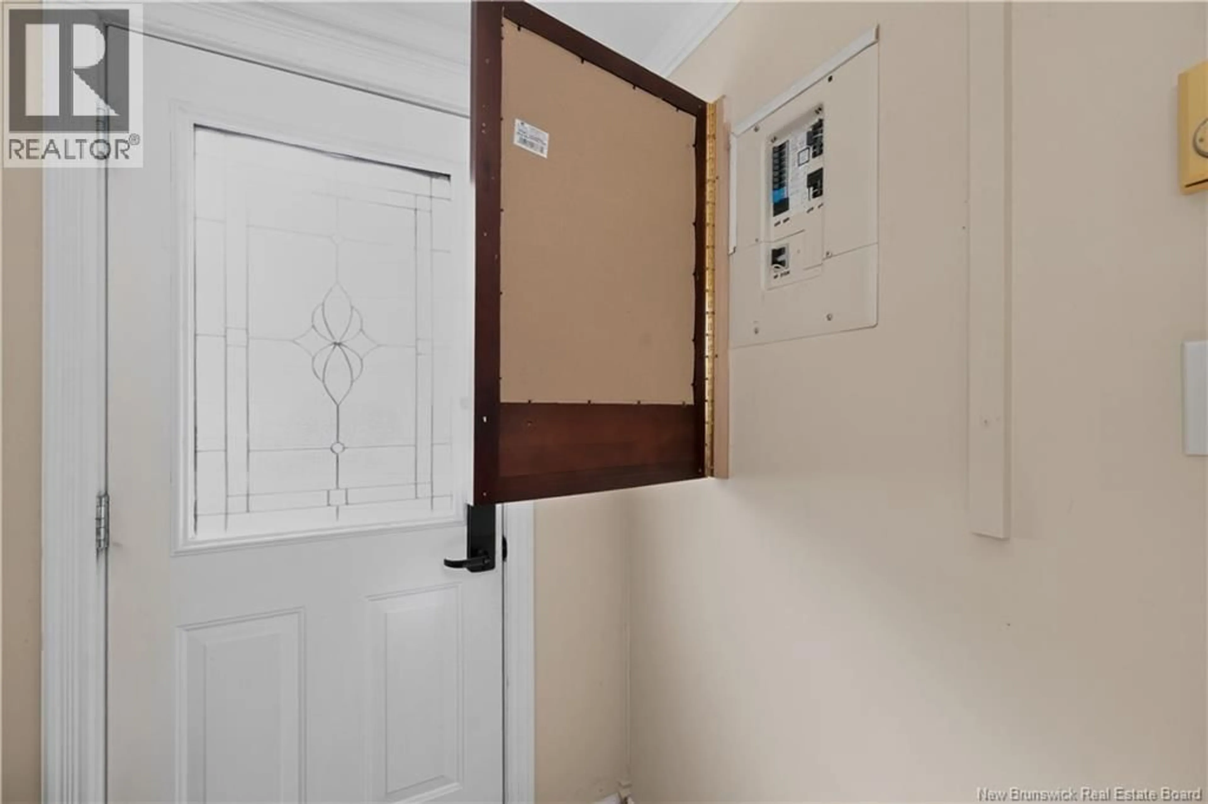Indoor foyer for 23 CLOVER LANE, Pointe-Du-Chêne New Brunswick E4P4B1