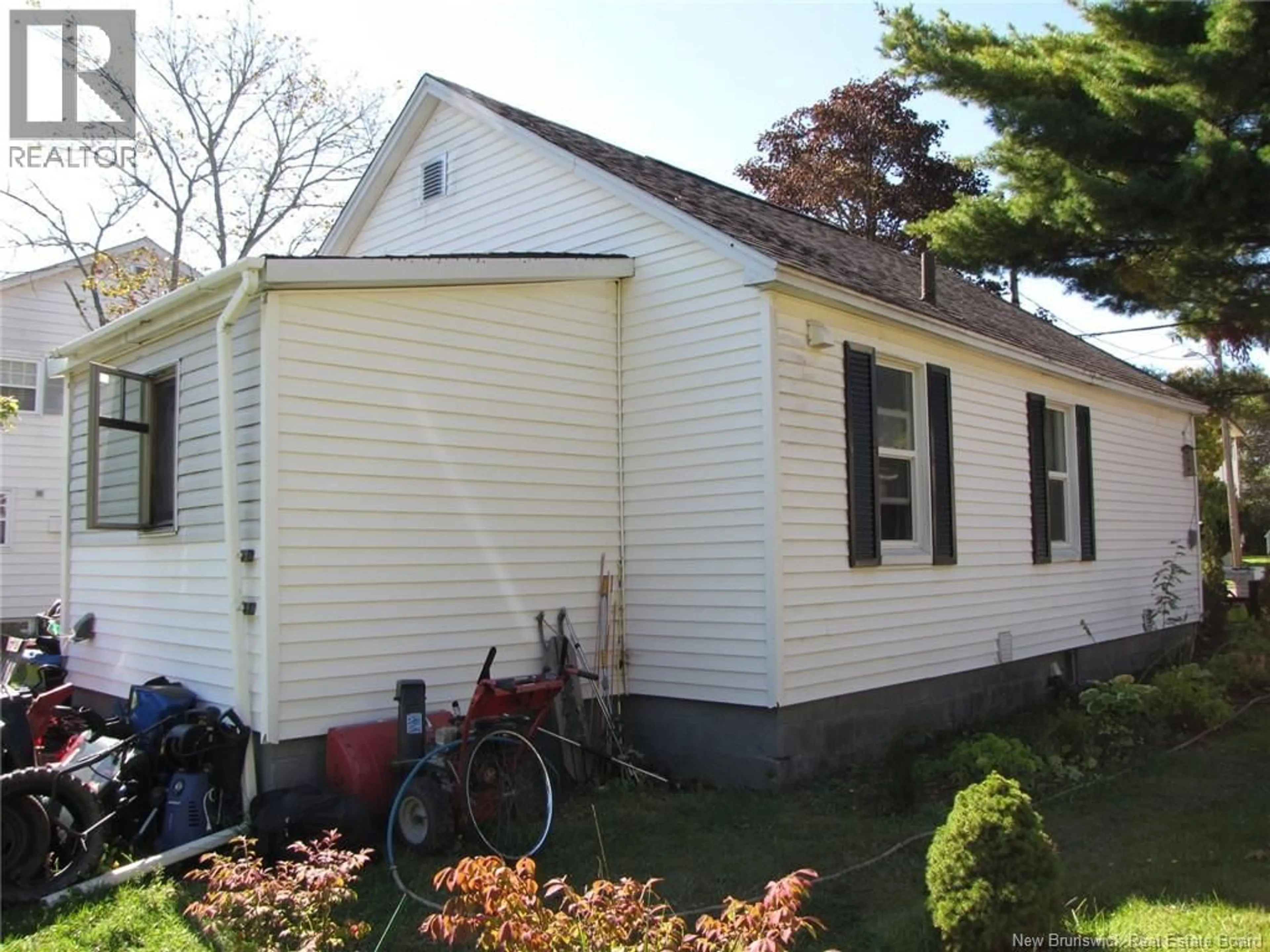 Home with vinyl exterior material, building for 197 BROADWAY STREET, Moncton New Brunswick E1A3Y3