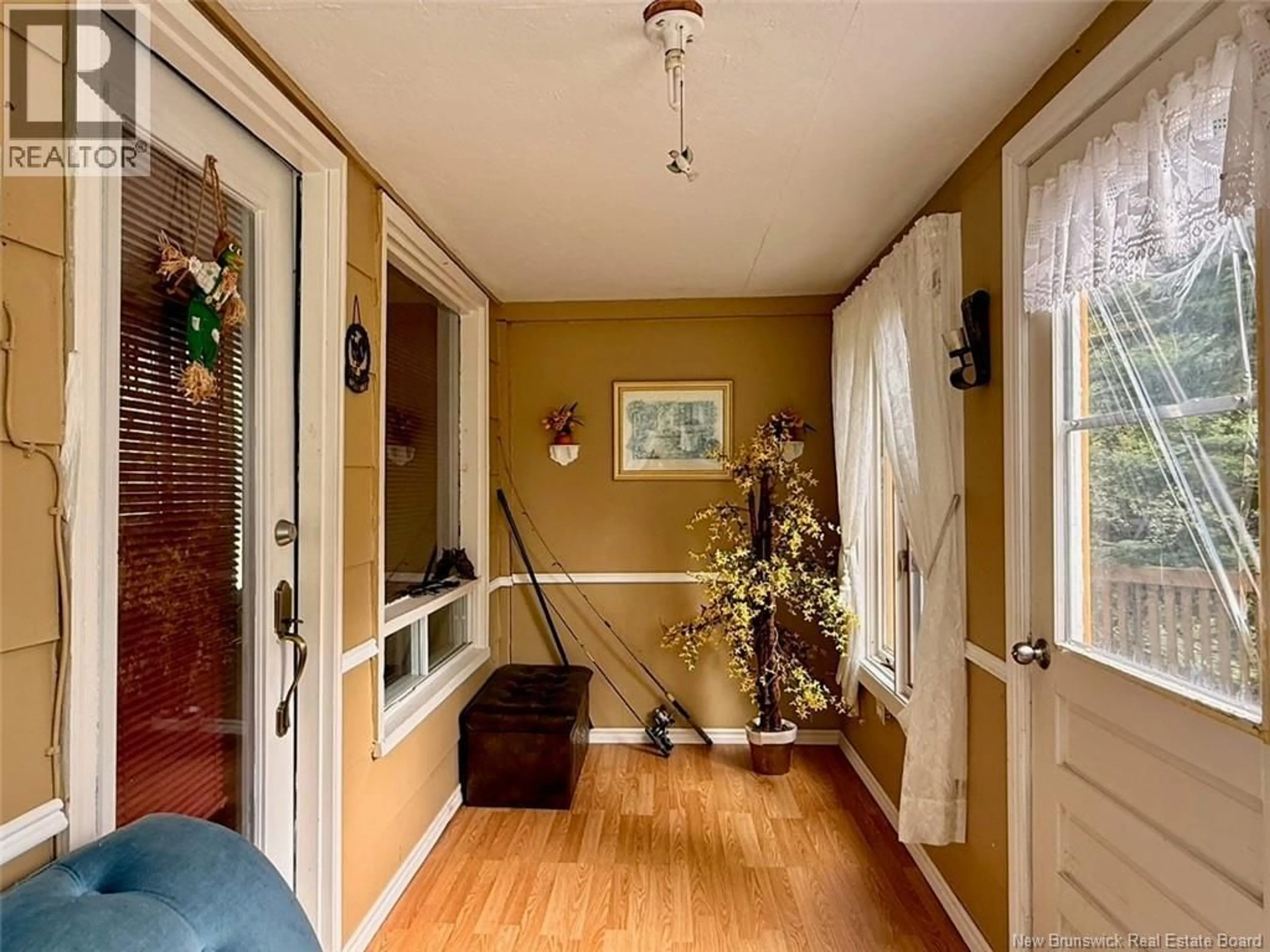 Indoor entryway for 327 ST MAURE ROAD, Balmoral New Brunswick E8E1L9