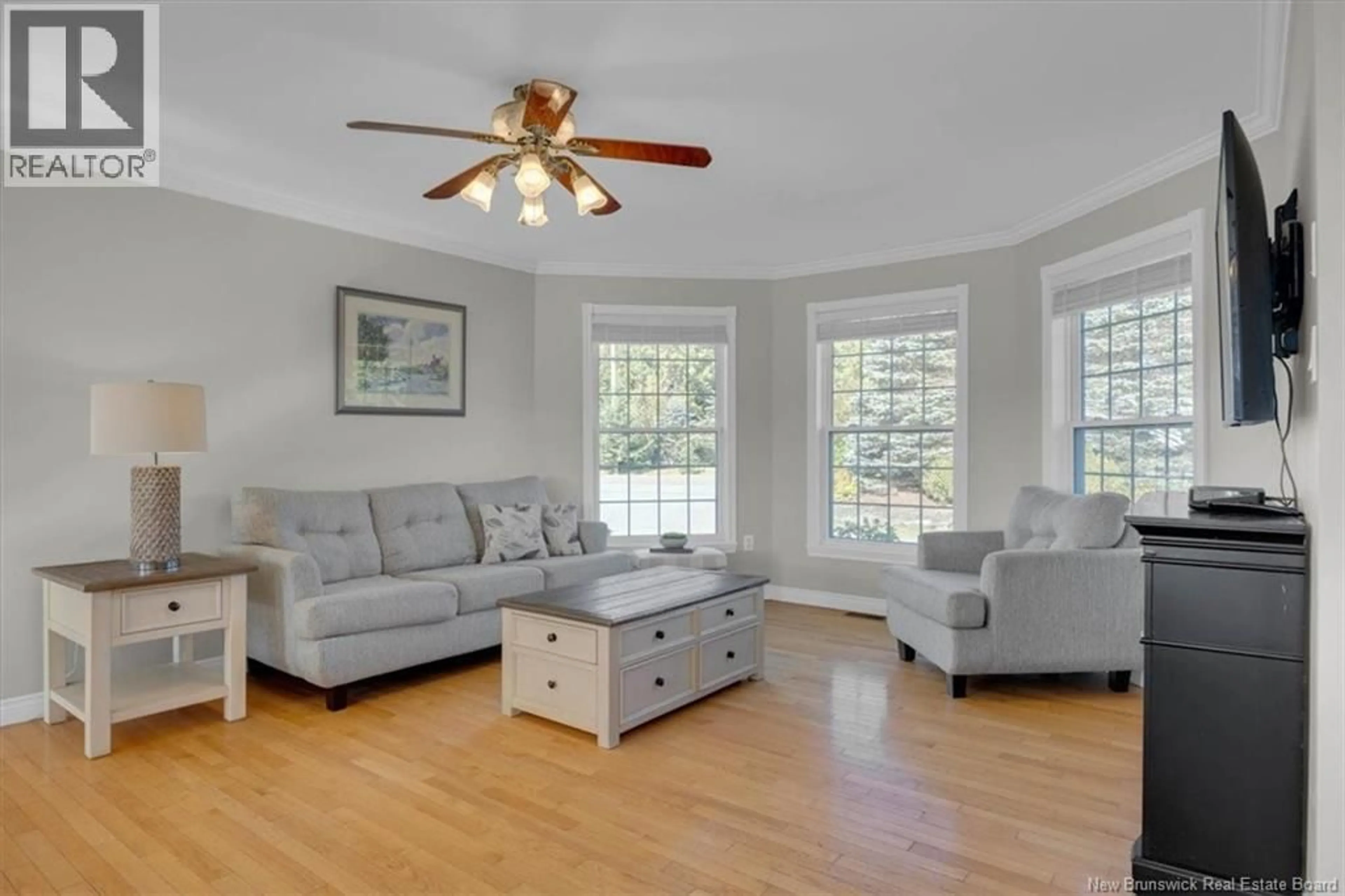 Living room with furniture, wood/laminate floor for 16 DARLING COURT, Quispamsis New Brunswick E2G1Z7