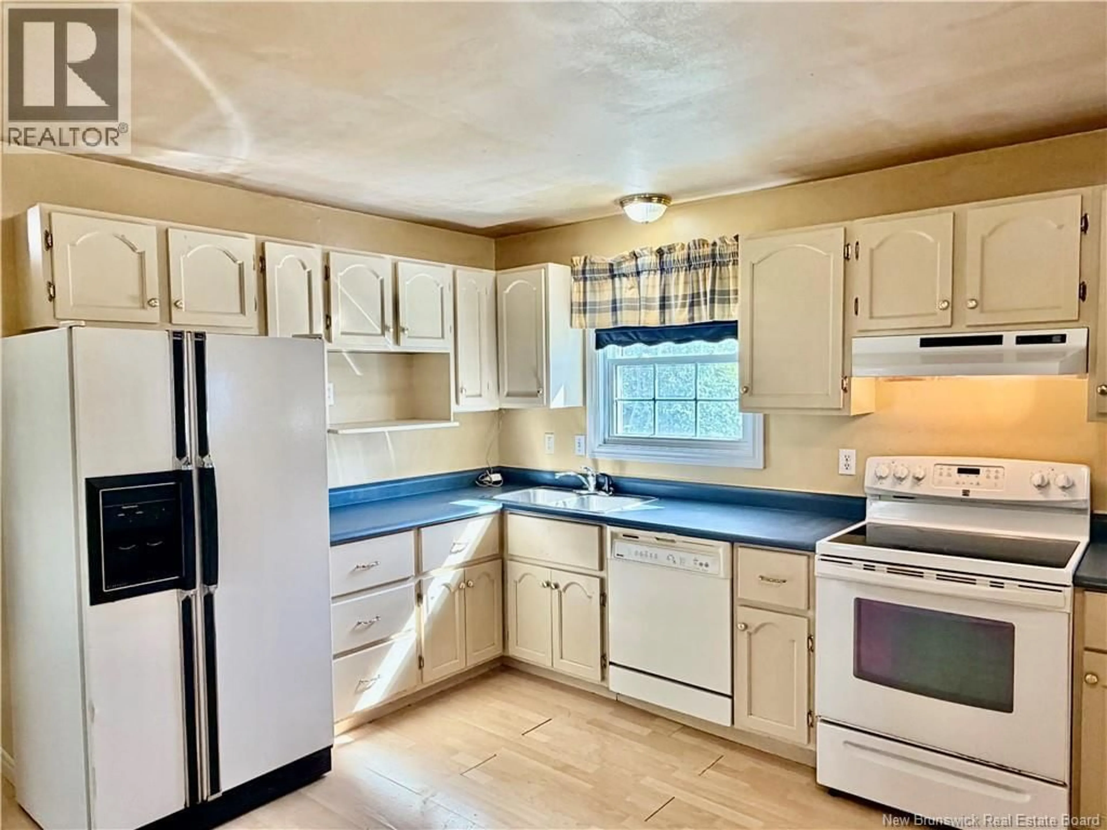 Standard kitchen, ceramic/tile floor for 21 SECOND STREET, Miramichi New Brunswick E1V5V1