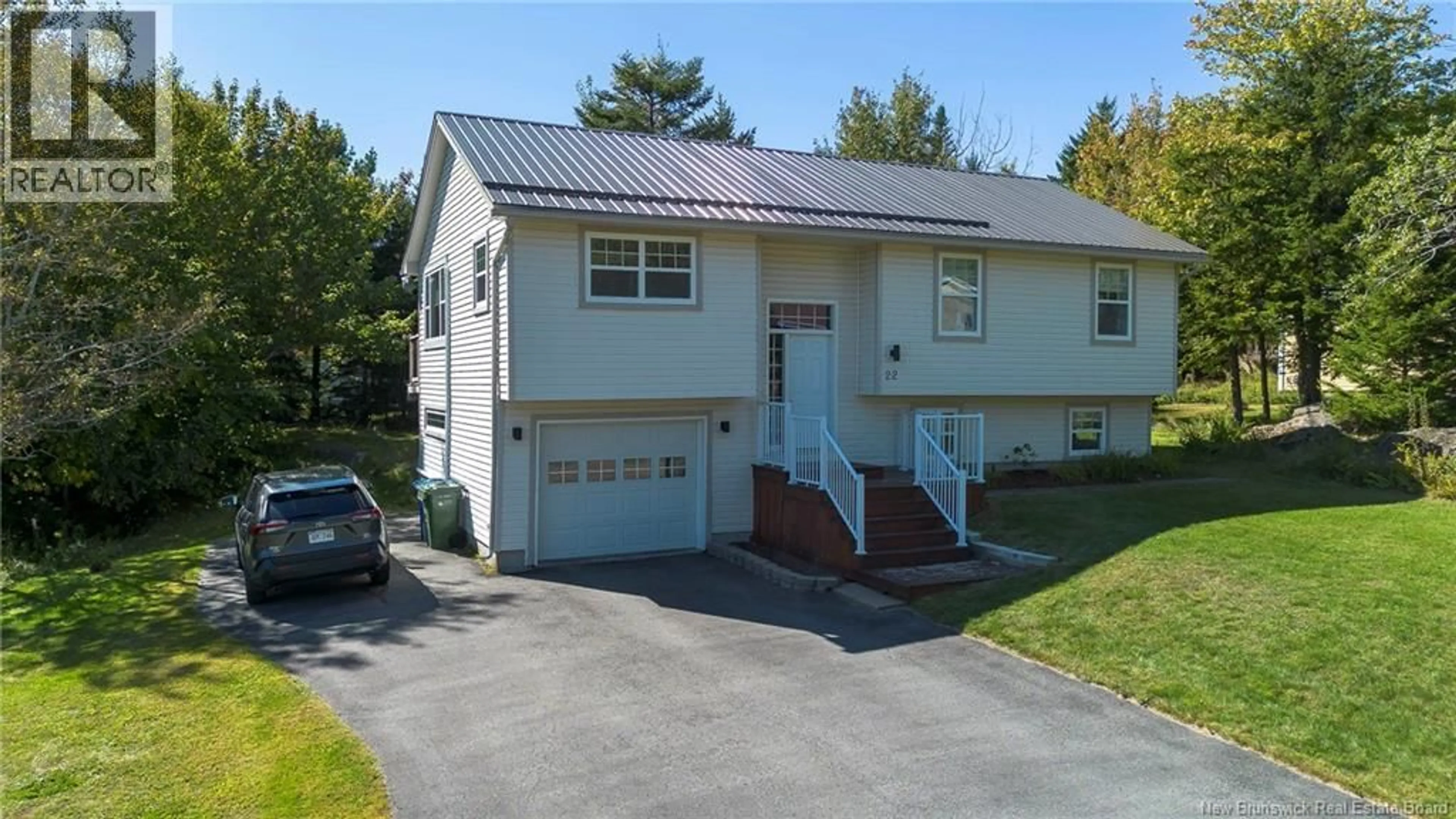 Home with vinyl exterior material, street for 22 SUNDANCE DRIVE, Quispamsis New Brunswick E2E2S3