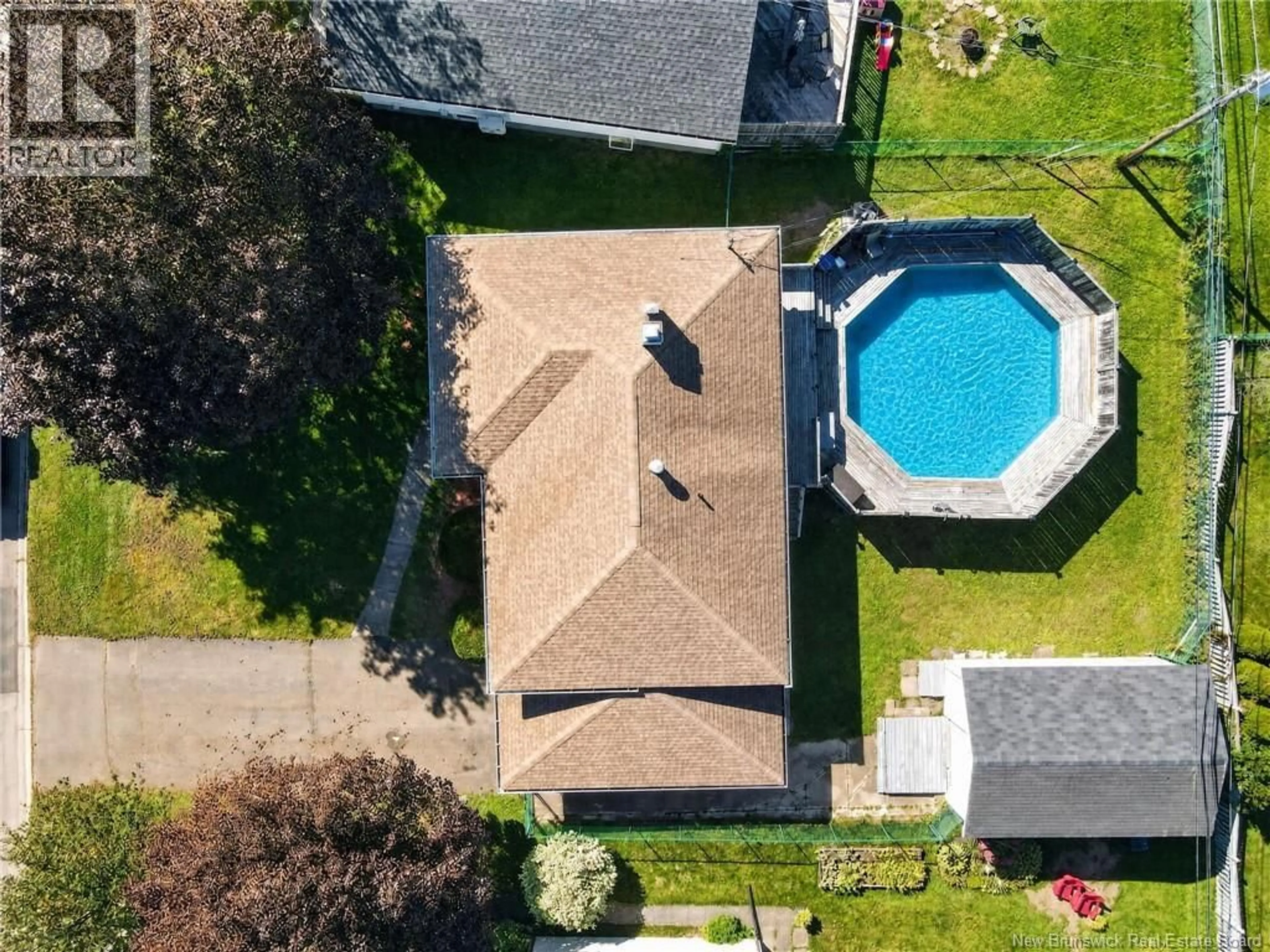 A pic from outside/outdoor area/front of a property/back of a property/a pic from drone, street for 356 BEAUMONT, Dieppe New Brunswick E1A1A8