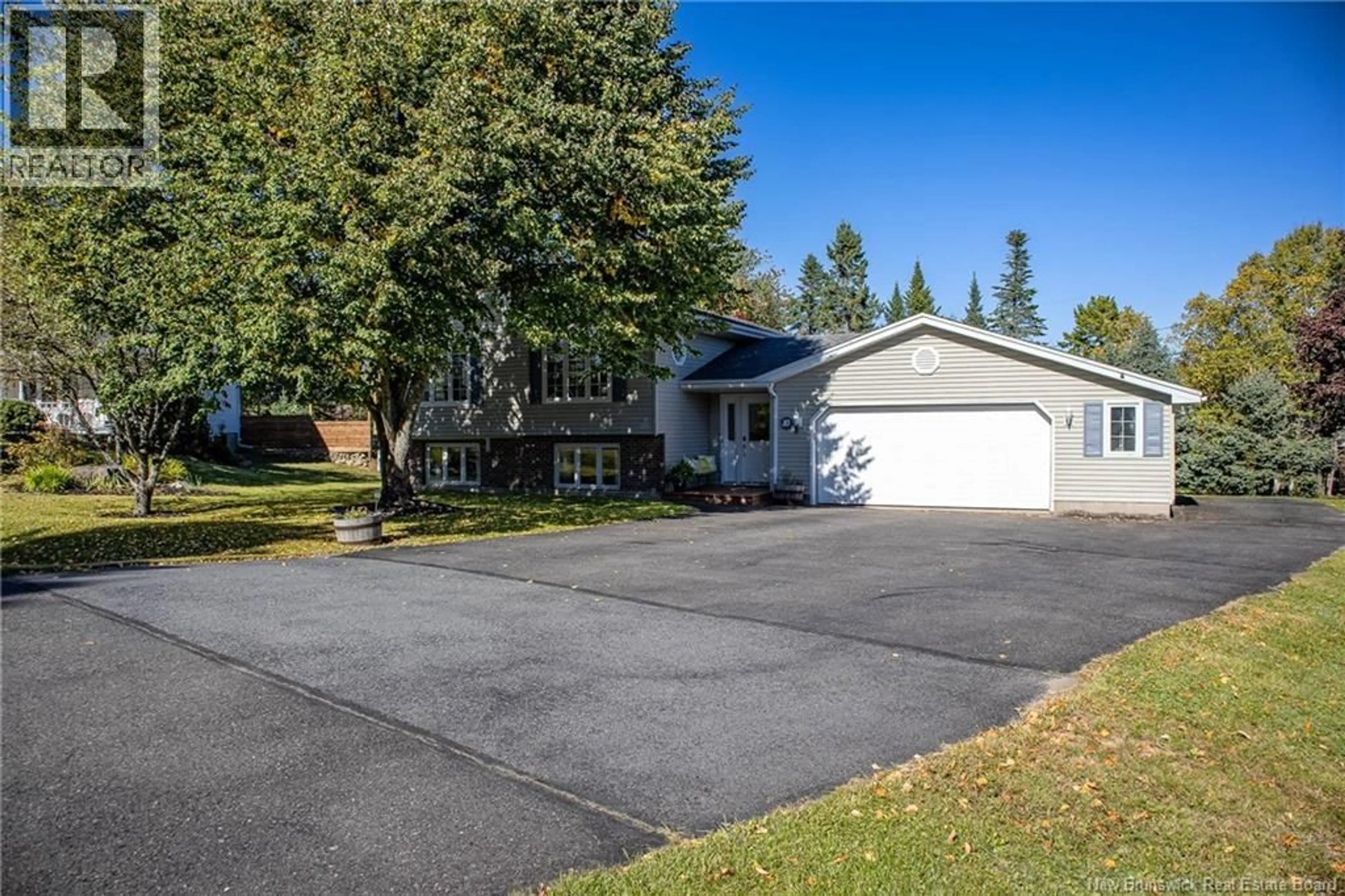 A pic from outside/outdoor area/front of a property/back of a property/a pic from drone, street for 10 TIMBERLINE CRESCENT, Quispamsis New Brunswick E2E5B4