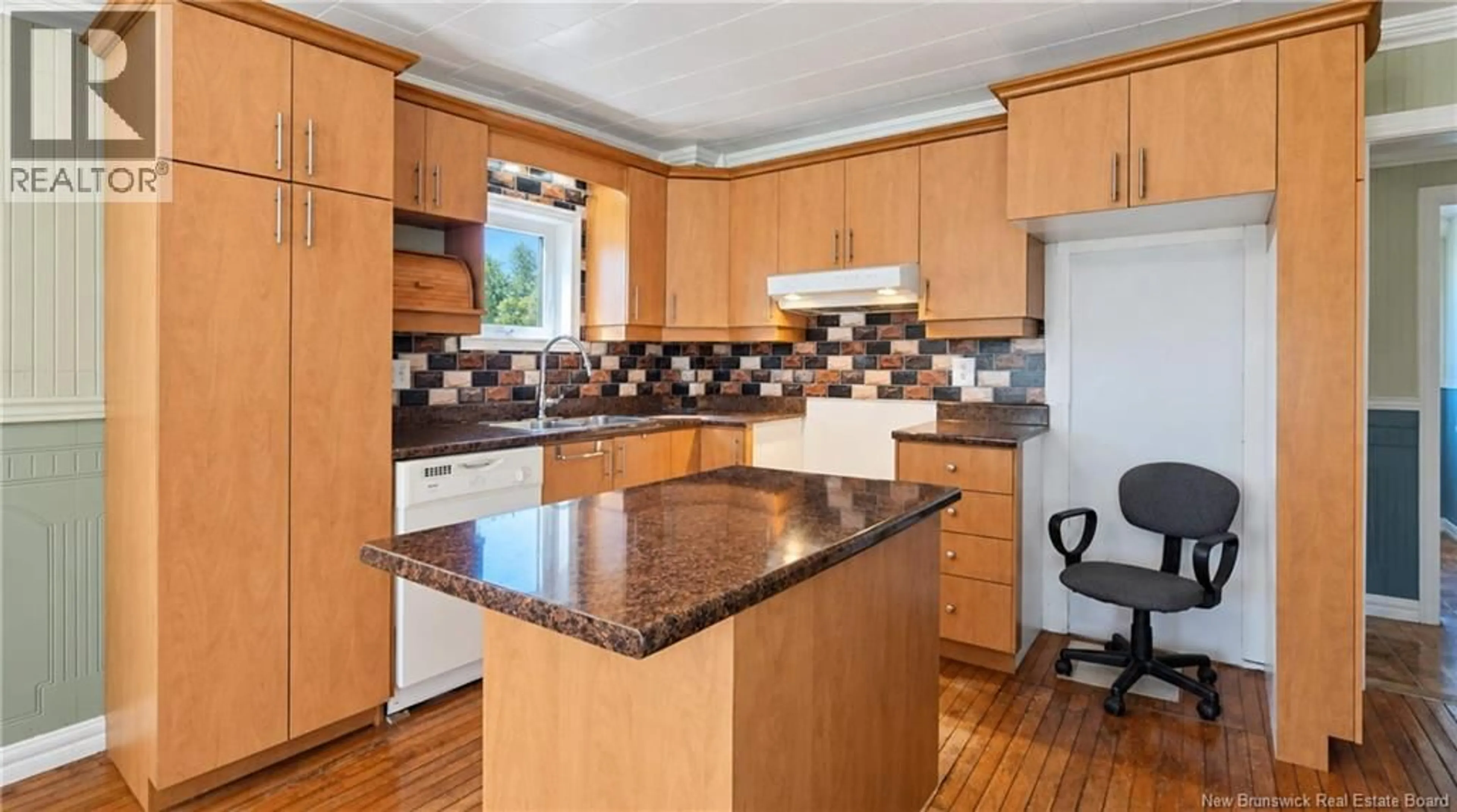 Standard kitchen, wood/laminate floor for 377 CH PRINCIPAL, Petit-Paquetville New Brunswick E8R1G5