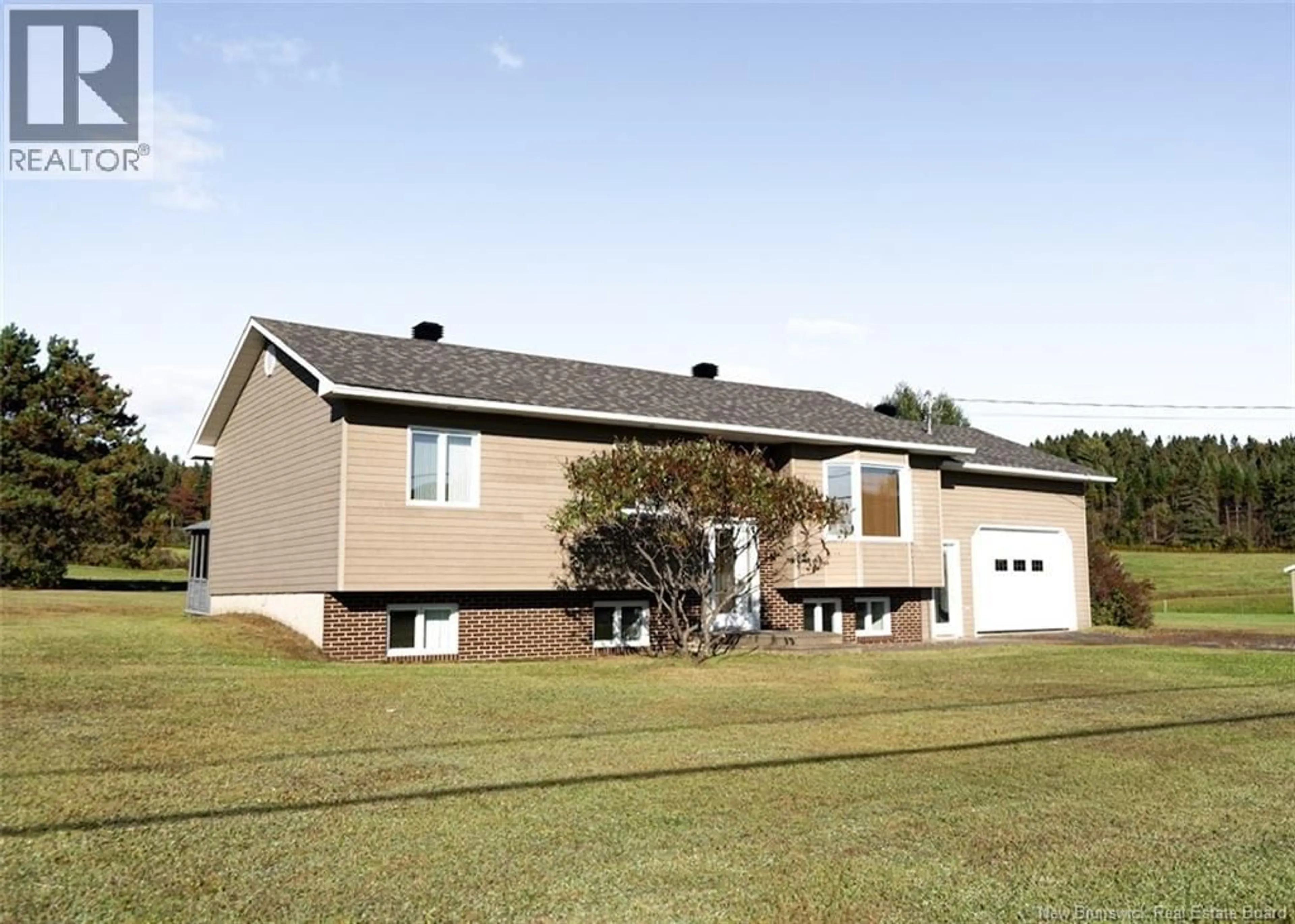 Home with vinyl exterior material, building for 1617 ROUTE 205, Saint-François-de-Madawaska New Brunswick E7A1P7