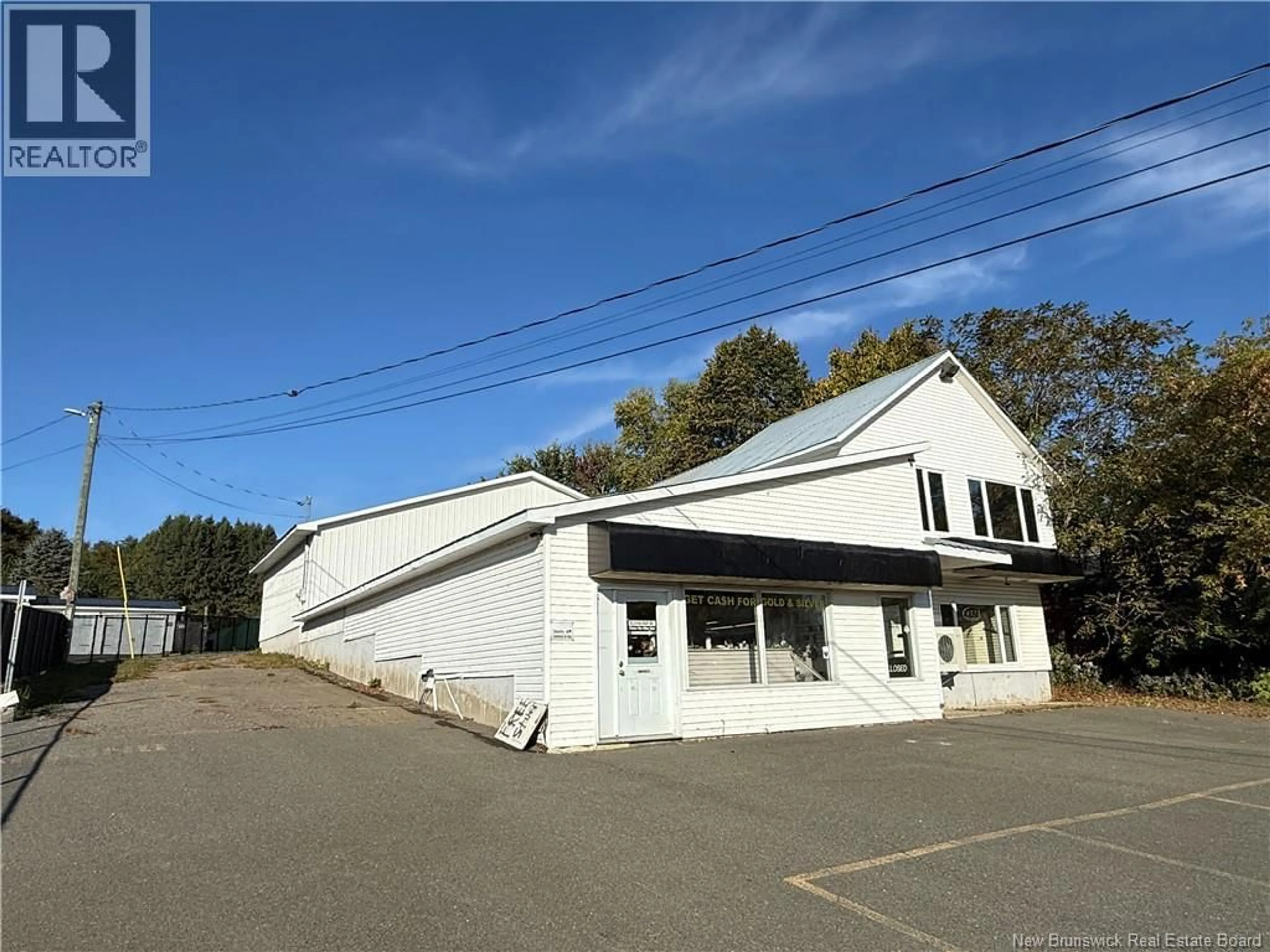 A pic from outside/outdoor area/front of a property/back of a property/a pic from drone, building for 1061 103 ROUTE ROUTE, Woodstock New Brunswick E7M3C4