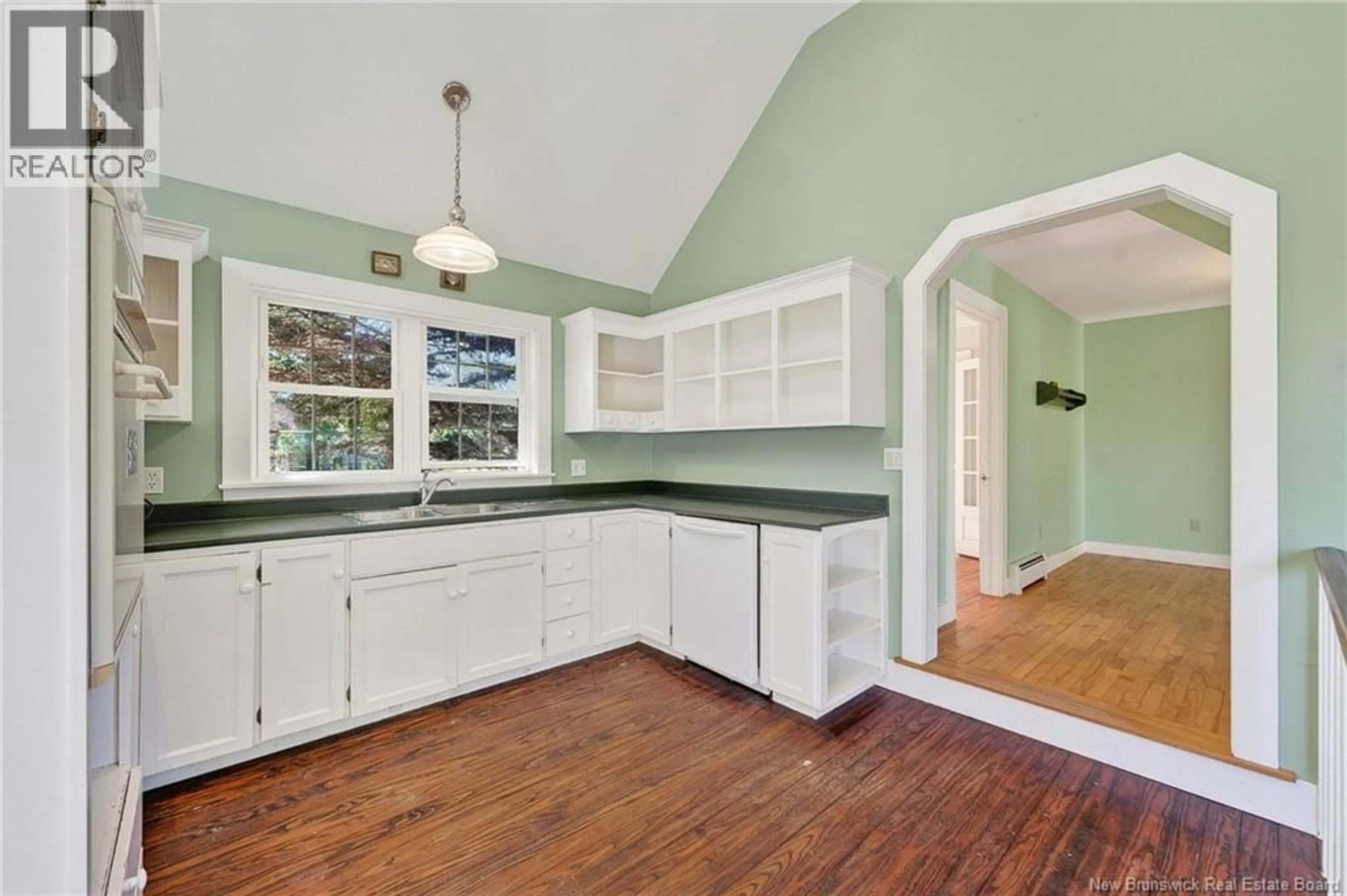 Open concept kitchen, ceramic/tile floor for 298 PRINCE OF WALES STREET, Saint Andrews New Brunswick E5B1R7