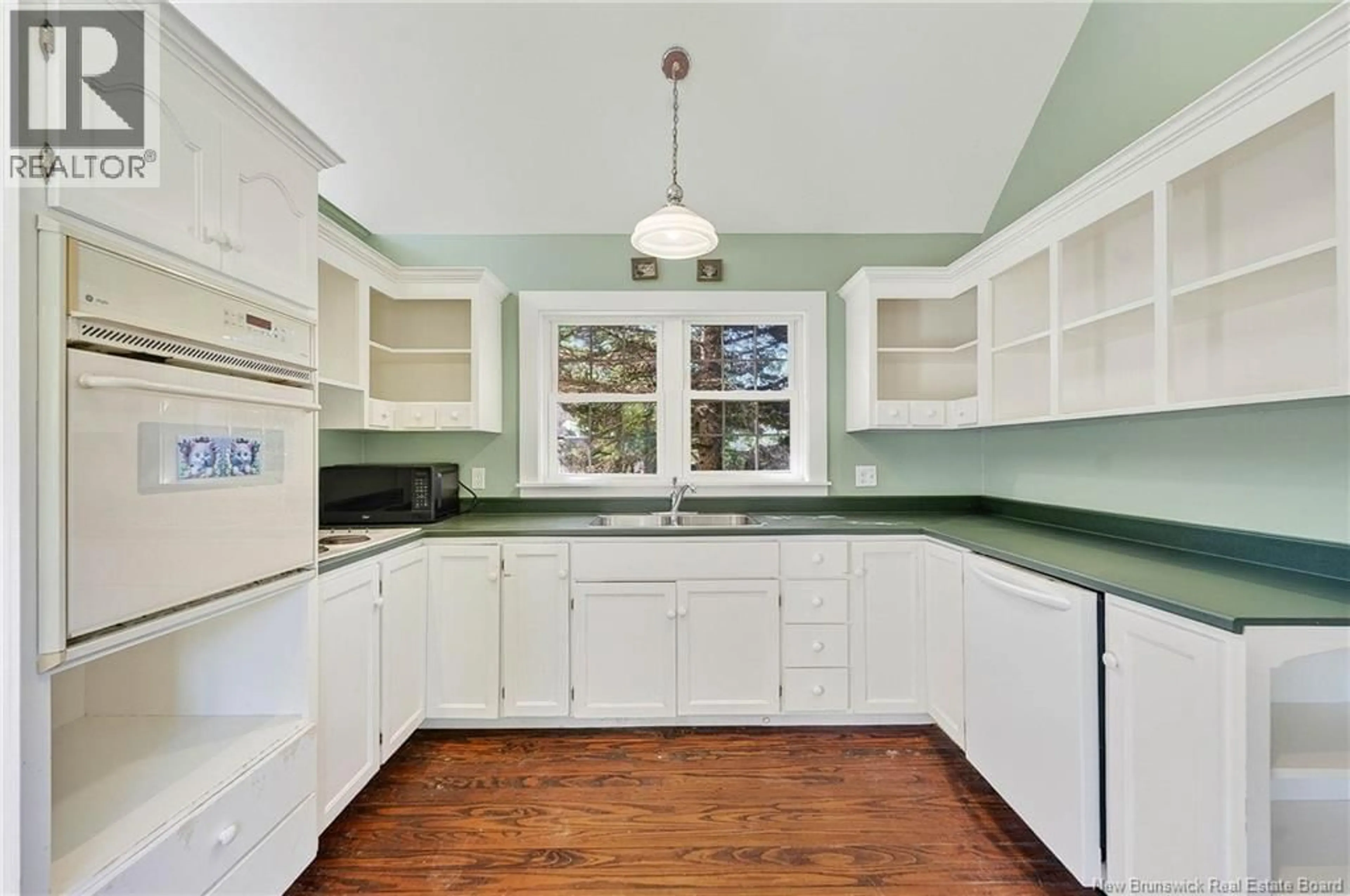 Standard kitchen, ceramic/tile floor for 298 PRINCE OF WALES STREET, Saint Andrews New Brunswick E5B1R7