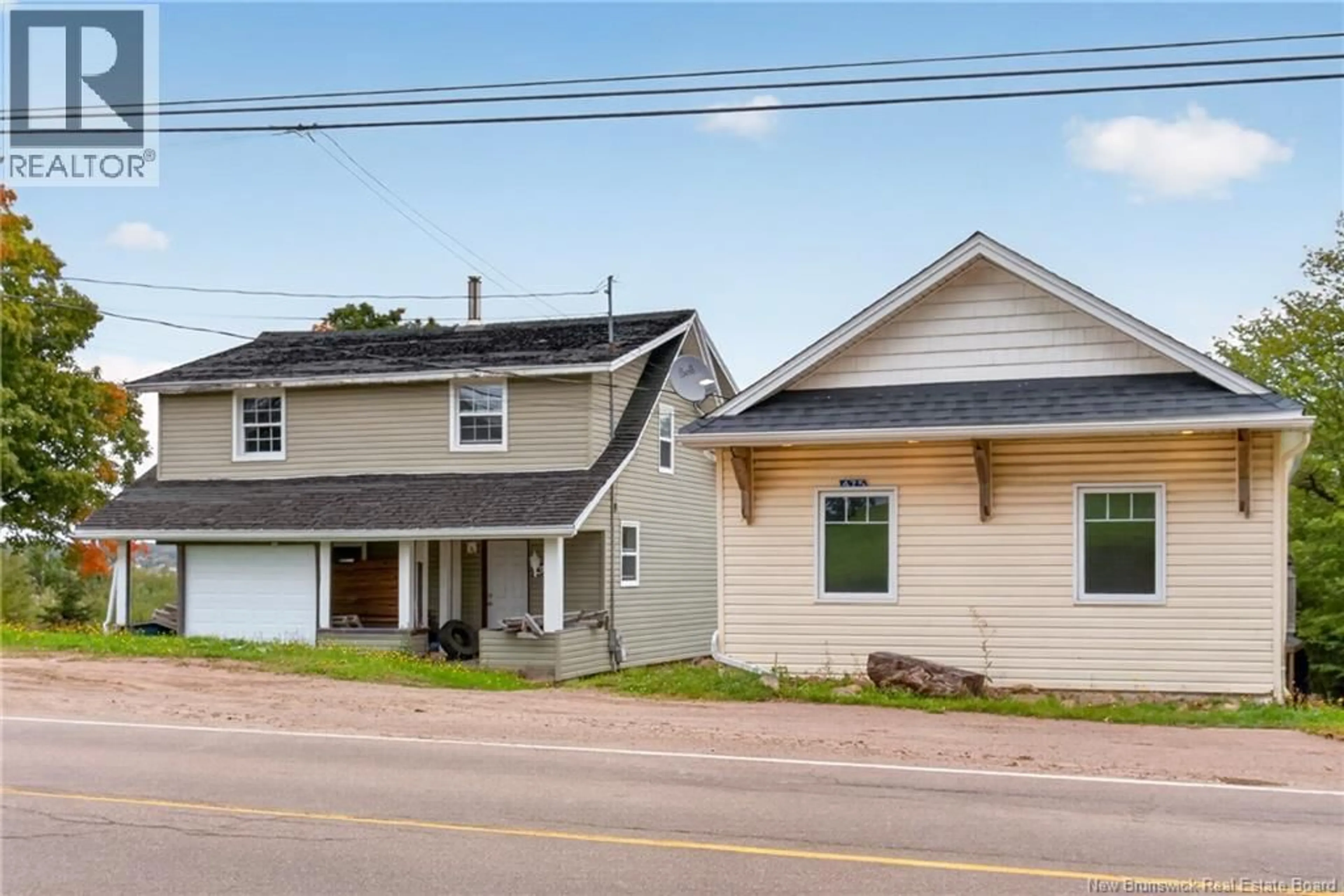 Home with vinyl exterior material, street for 471 & 475 CENTRALE, Memramcook New Brunswick E4K3R3