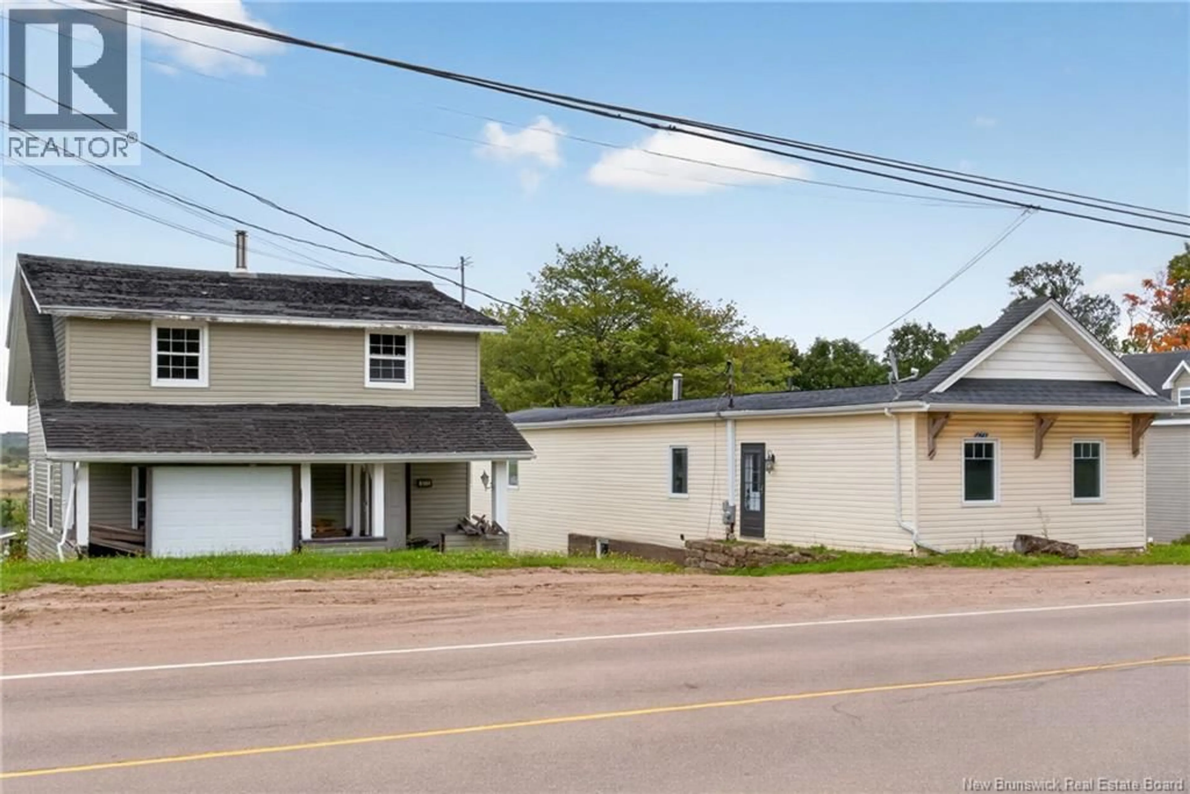 A pic from outside/outdoor area/front of a property/back of a property/a pic from drone, street for 471 & 475 CENTRALE, Memramcook New Brunswick E4K3R3