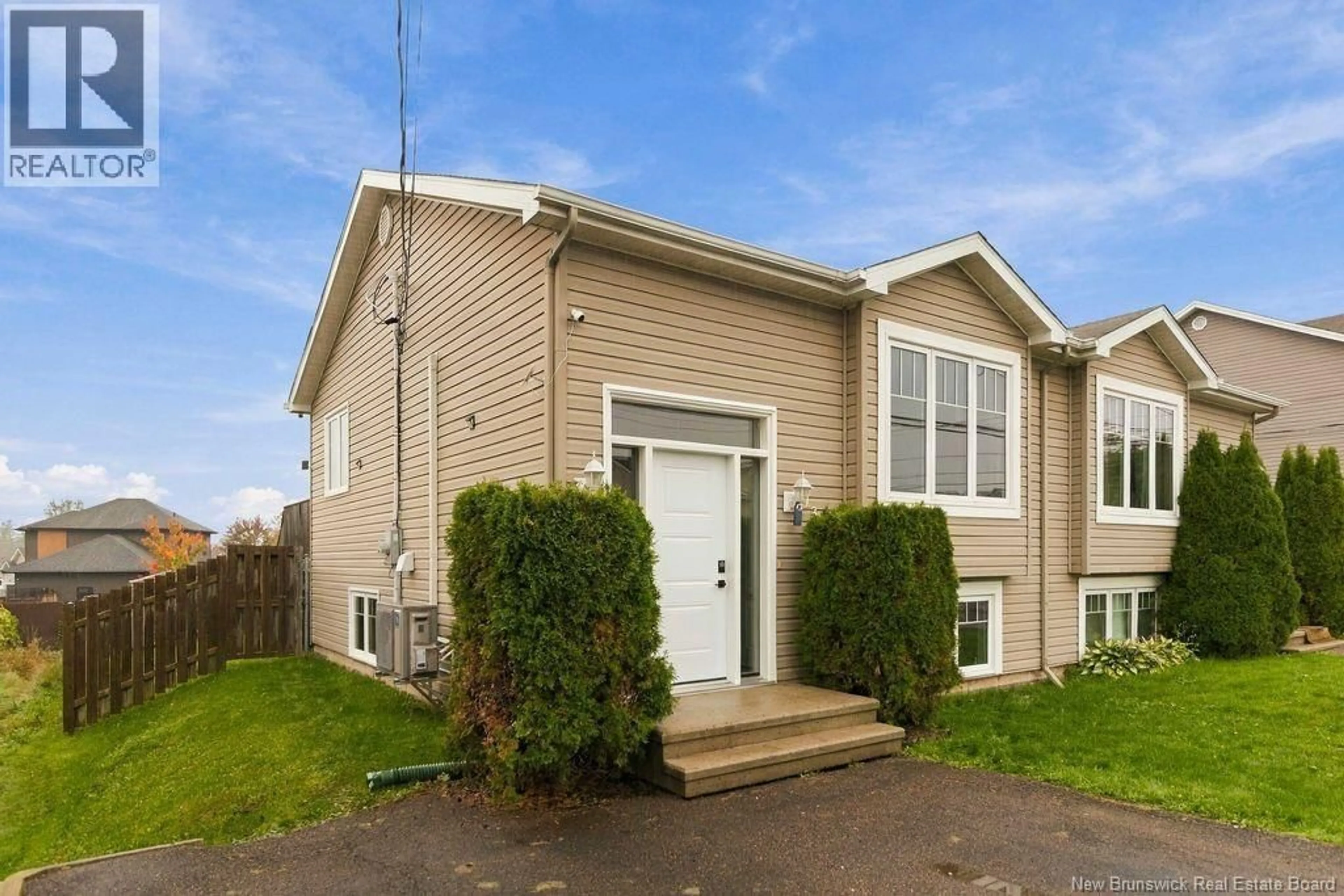 Home with vinyl exterior material, building for 138 PENROSE STREET, Moncton New Brunswick E1E4W6