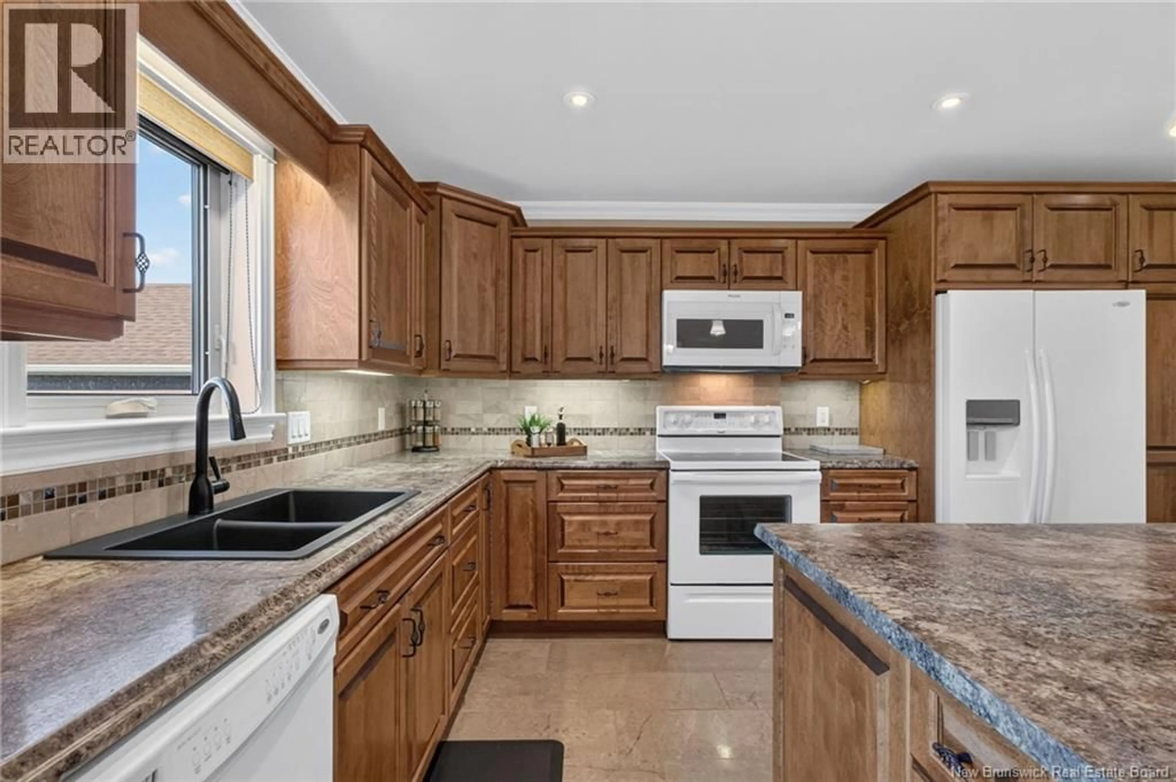 Standard kitchen, ceramic/tile floor for 1003 BOURQUE, Dieppe New Brunswick E1A8S7